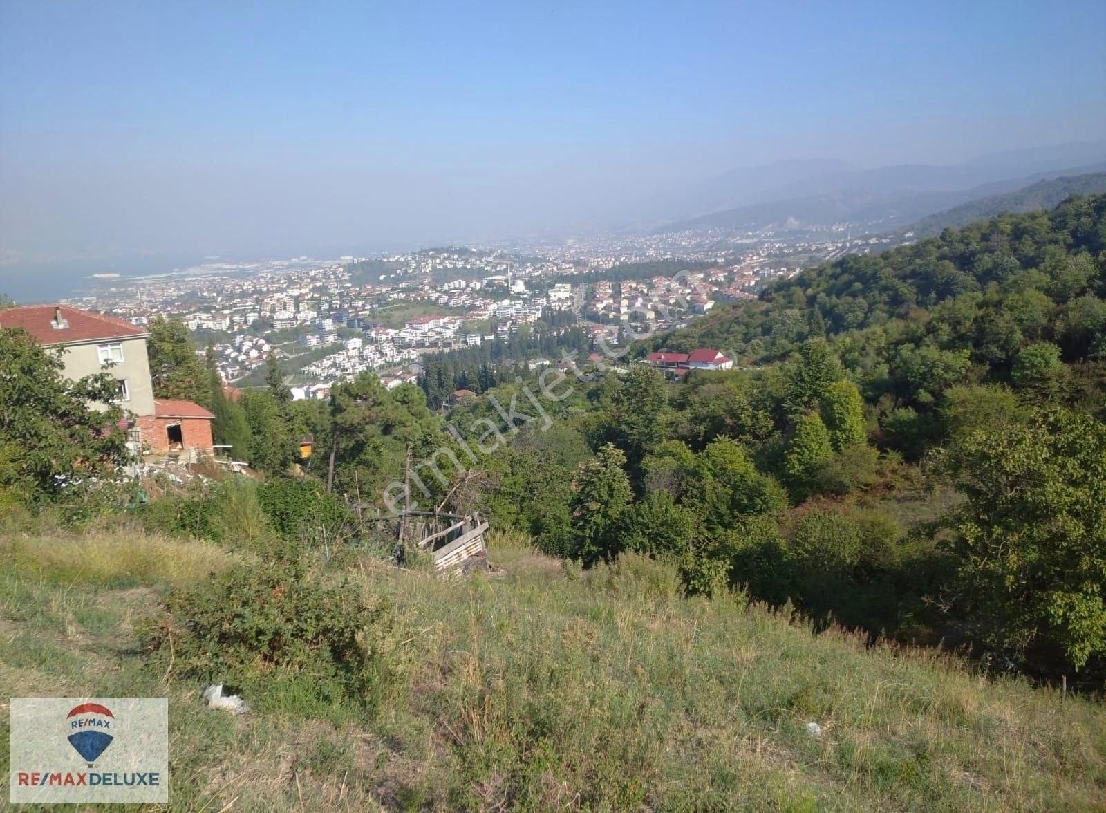 Gölcük Yukarı Satılık Bağ & Bahçe Değirmenderede Deniz Manzaralı 2 Cephe Yolu Olan Satılık Tarla