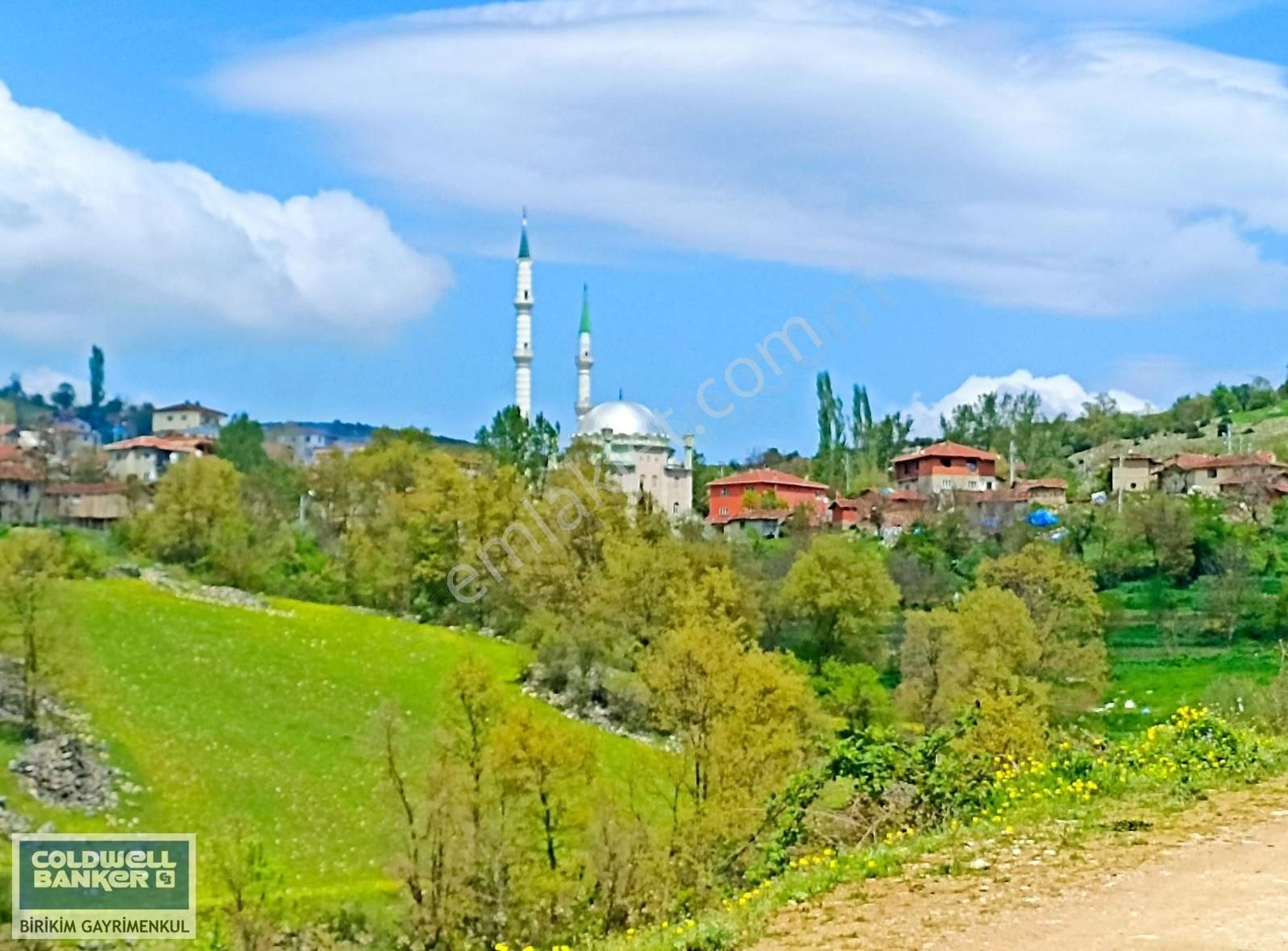 Büyükorhan Sarnıç Satılık Tarla Bursa'da Yol Cephe İmar Dibi 2371 M2 Köy Manzaralı Arazi