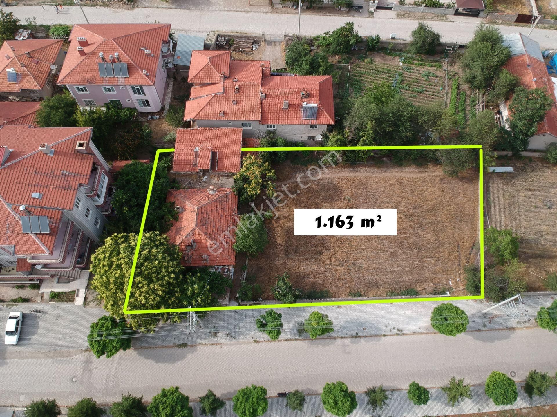 Şuhut İstiklal Satılık Konut İmarlı İlbey // Şuhut İstiklal Mah. Cadde Üzeri Satılık 1.163 M² Arsa