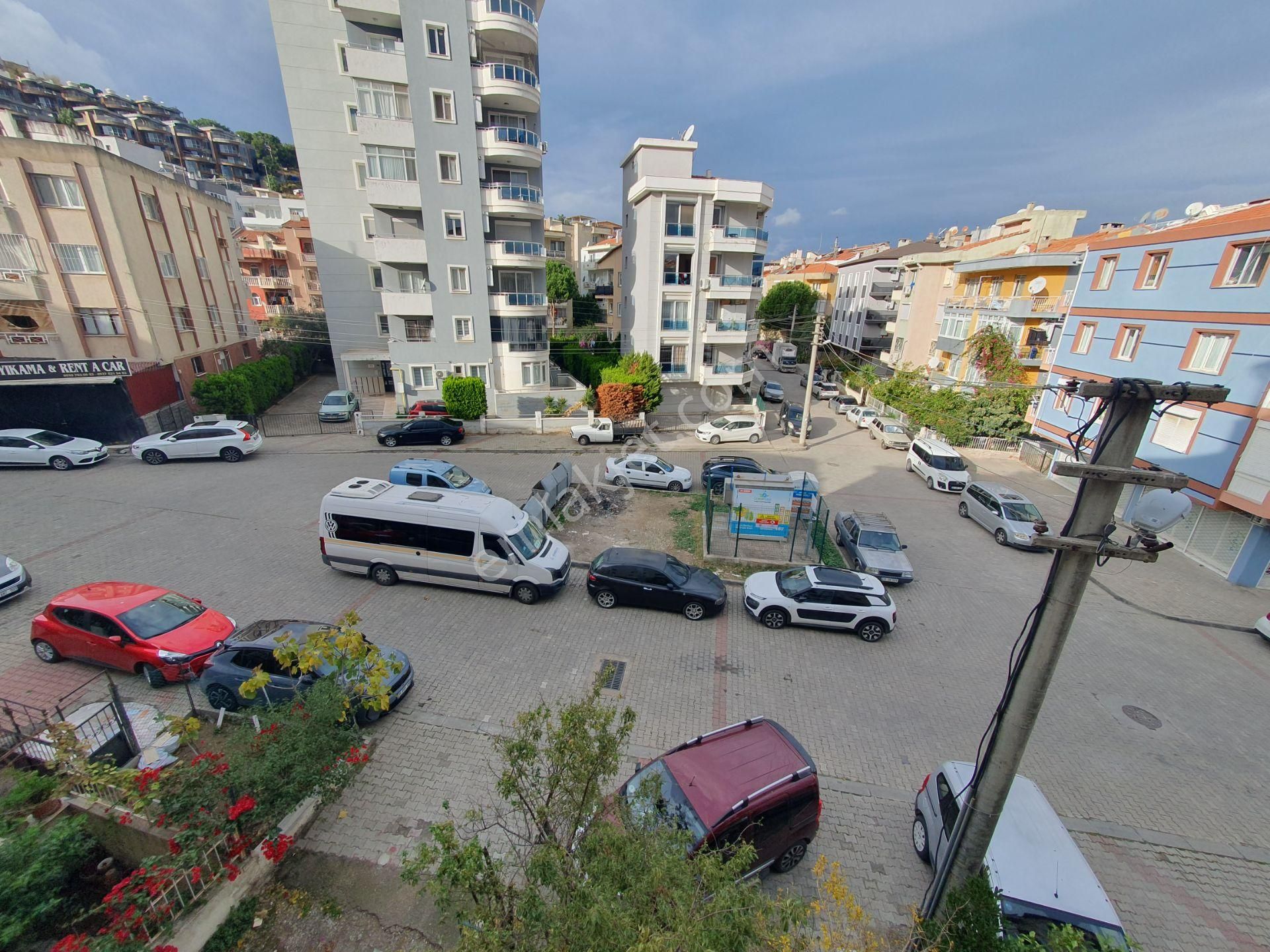 İzmir Narlıdere Okula Yakın Kiralık Daire  Narlıderede Kiralık Daire D.Gazlı Ana Yola 30 Mt. Manzaralı 3+1 135 m²