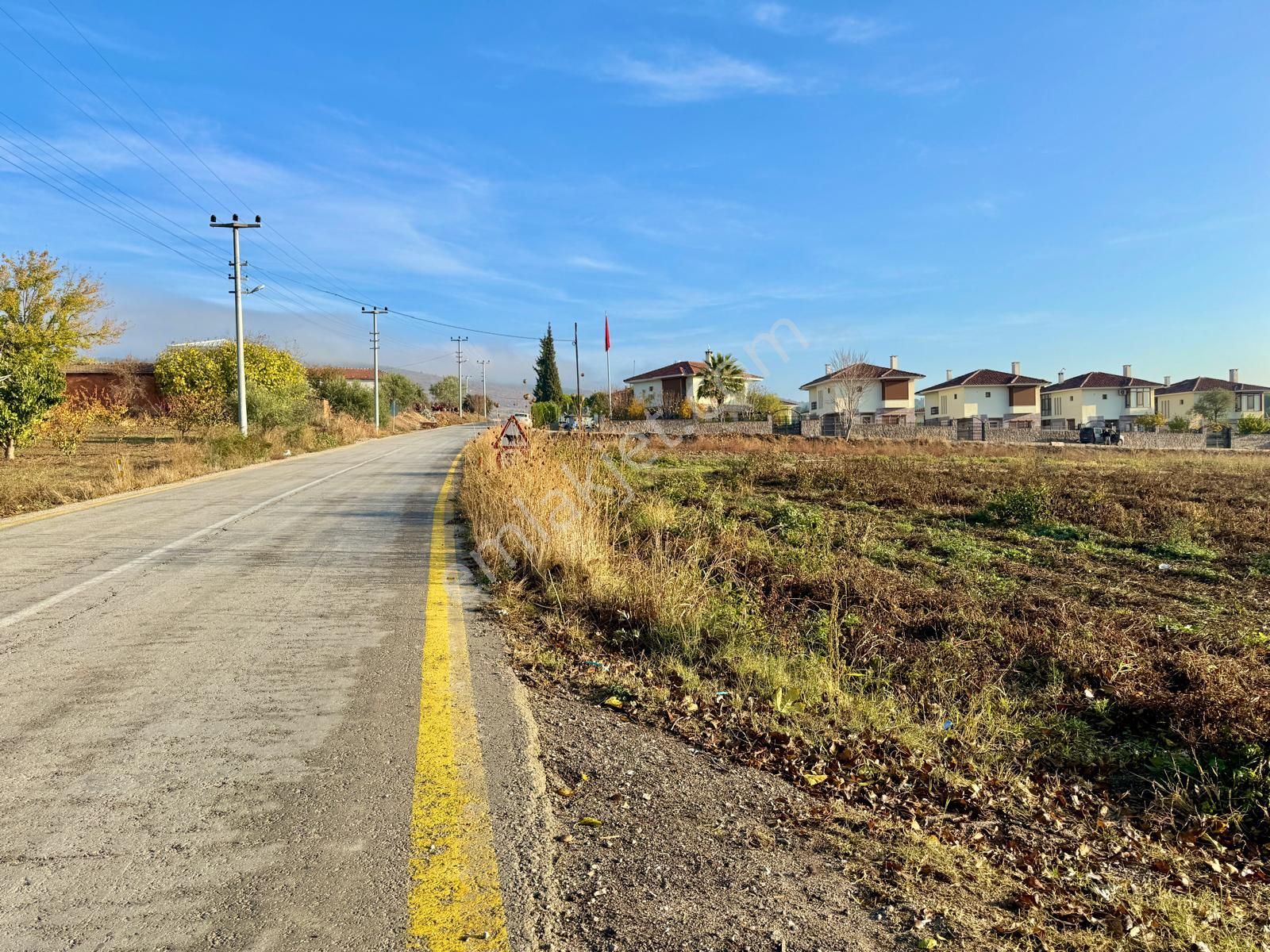 Yunusemre Üçpınar Satılık Konut İmarlı Manisa Üçpınar Da 400 M2 Arsa , 2 Kat İmarlı , Köyün Girişinde