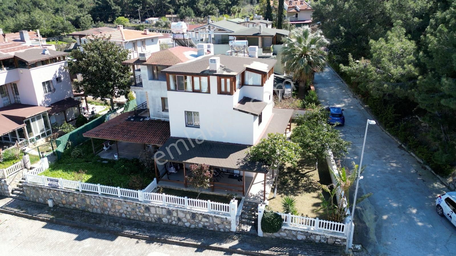 İzmir Urla Havuzlu Satılık Villa İzmir Urla'da Satılık Deniz Ve Orman Manzaralı Site İçinde Bahçe