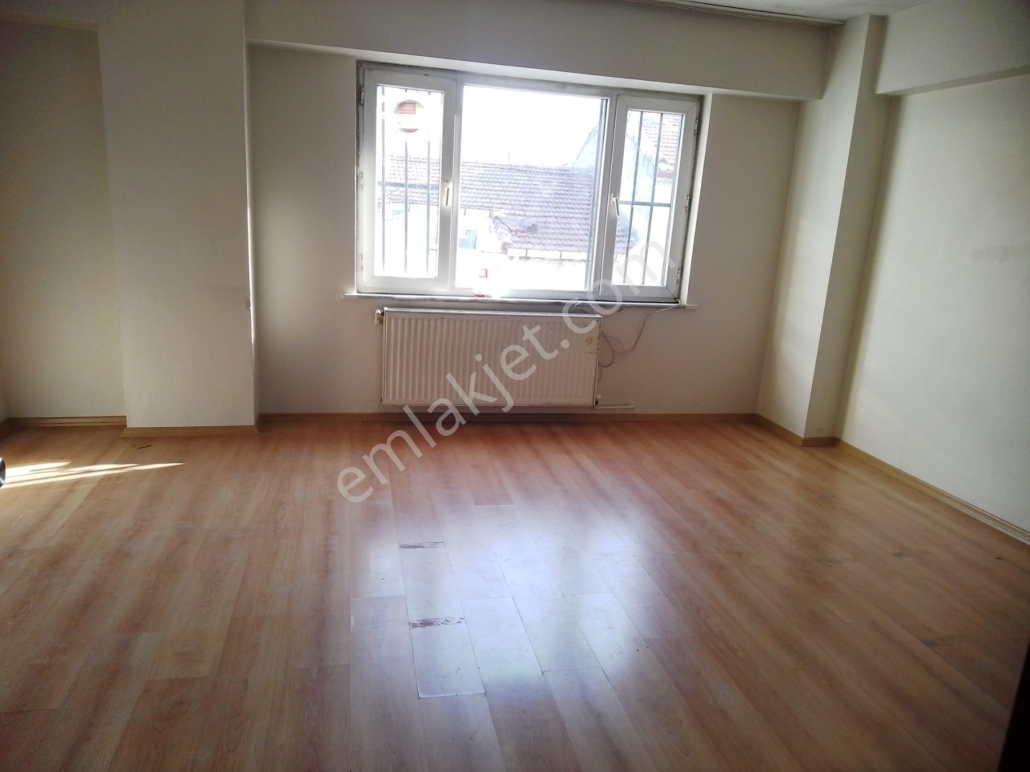 Bayrampaşa Orta Kiralık Daire Bayrampaşa Orta Mahalle 115 M2 Net 3+1 Kombi Petek Parke Balkon Kat 4