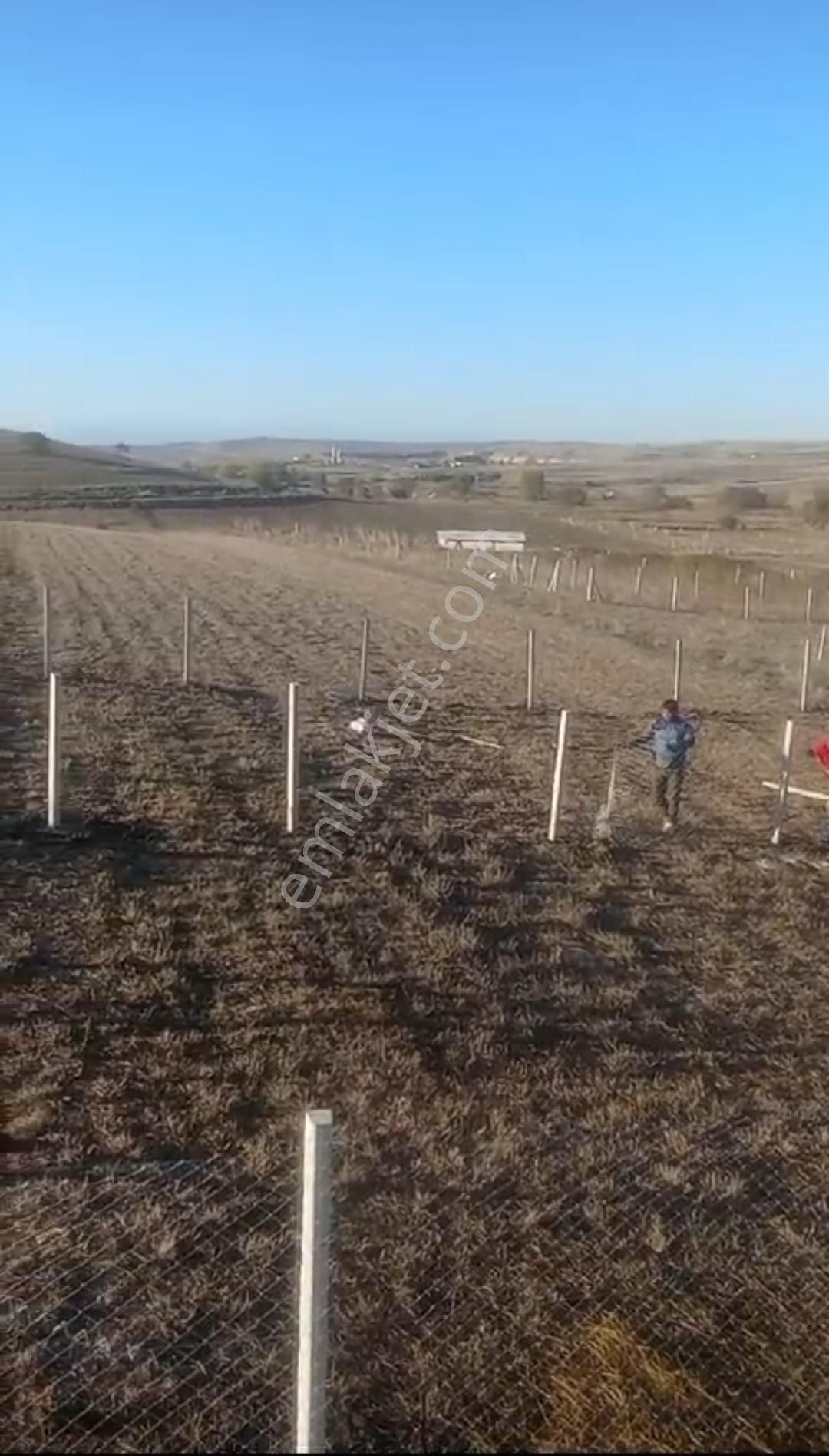 Silivri Değirmenköy Fevzipaşa Satılık Tarla  SİLİVRİ DEĞİRMENKÖY 246 m2 ETRAFI ÇEVRİLİ YERLEŞİME YAKIN YÜKSEK KAZANÇ SAĞLAYACAK ARSA