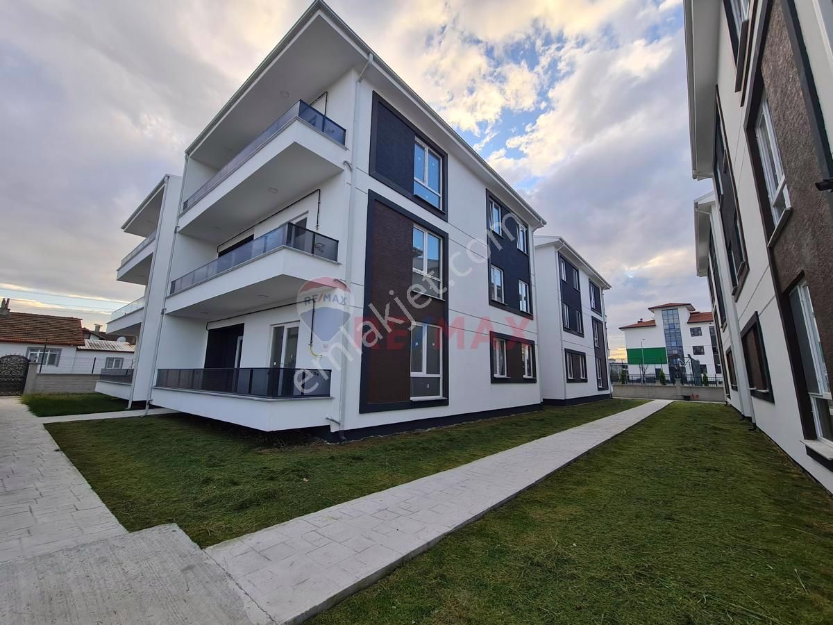 Adapazarı Tuzla Satılık Daire REMAX MAVİ'DEN TUZLA MAH.  NEZİH SİTE İÇİ ARAKAT 3+1 130 m²DAİRE