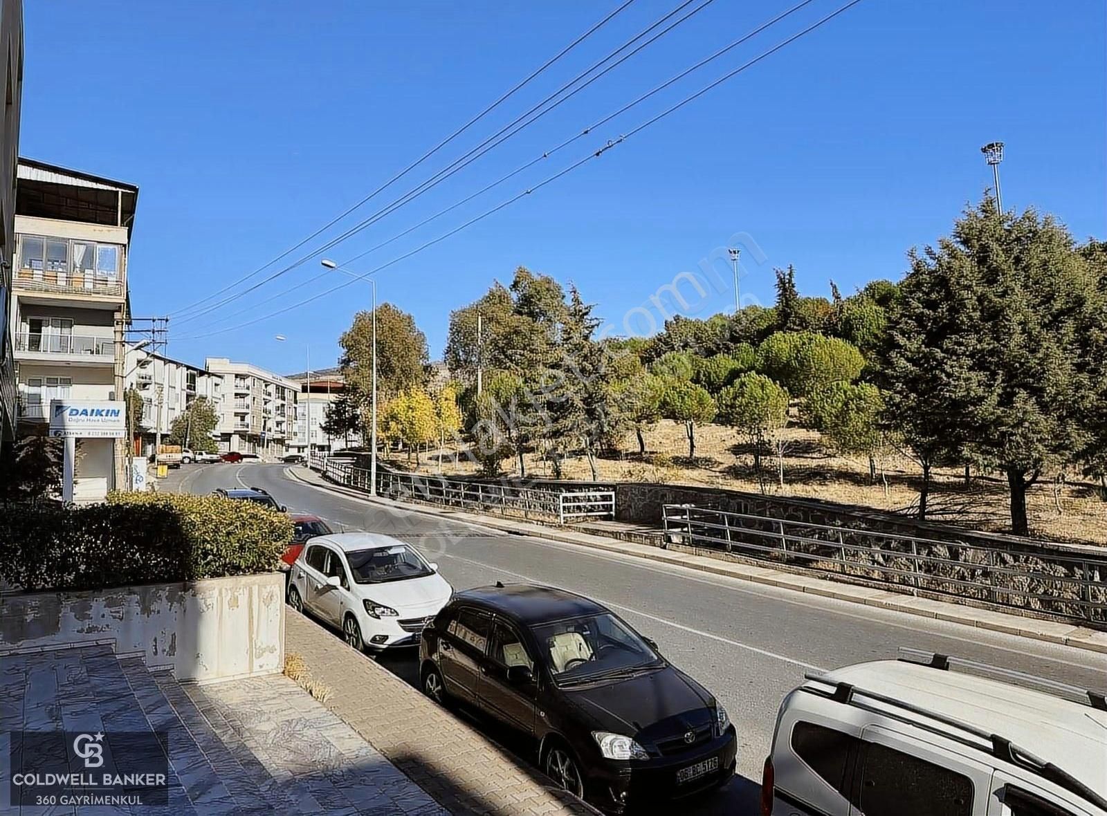 Bayraklı Osmangazi Satılık Dükkan & Mağaza Bayraklı,Osmangazi Caddesi Üzerinde Cephesi Geniş Dükkan