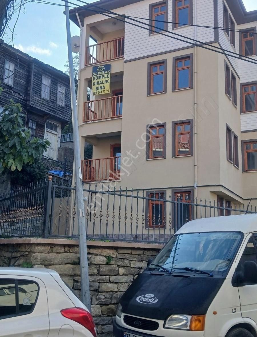 İnebolu Camikebir Kiralık Bina KASTAMONU İNEBOLU CAMIKEBIR MAHALLESİNDE 4 KATLI KİRALIK İSYERI