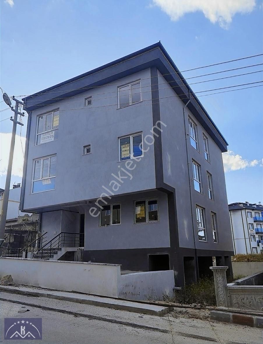 Burdur Merkez Emek Satılık Daire Emek Mahallesi 1+1 50m2 Arakat Sıfır Satılık Apart