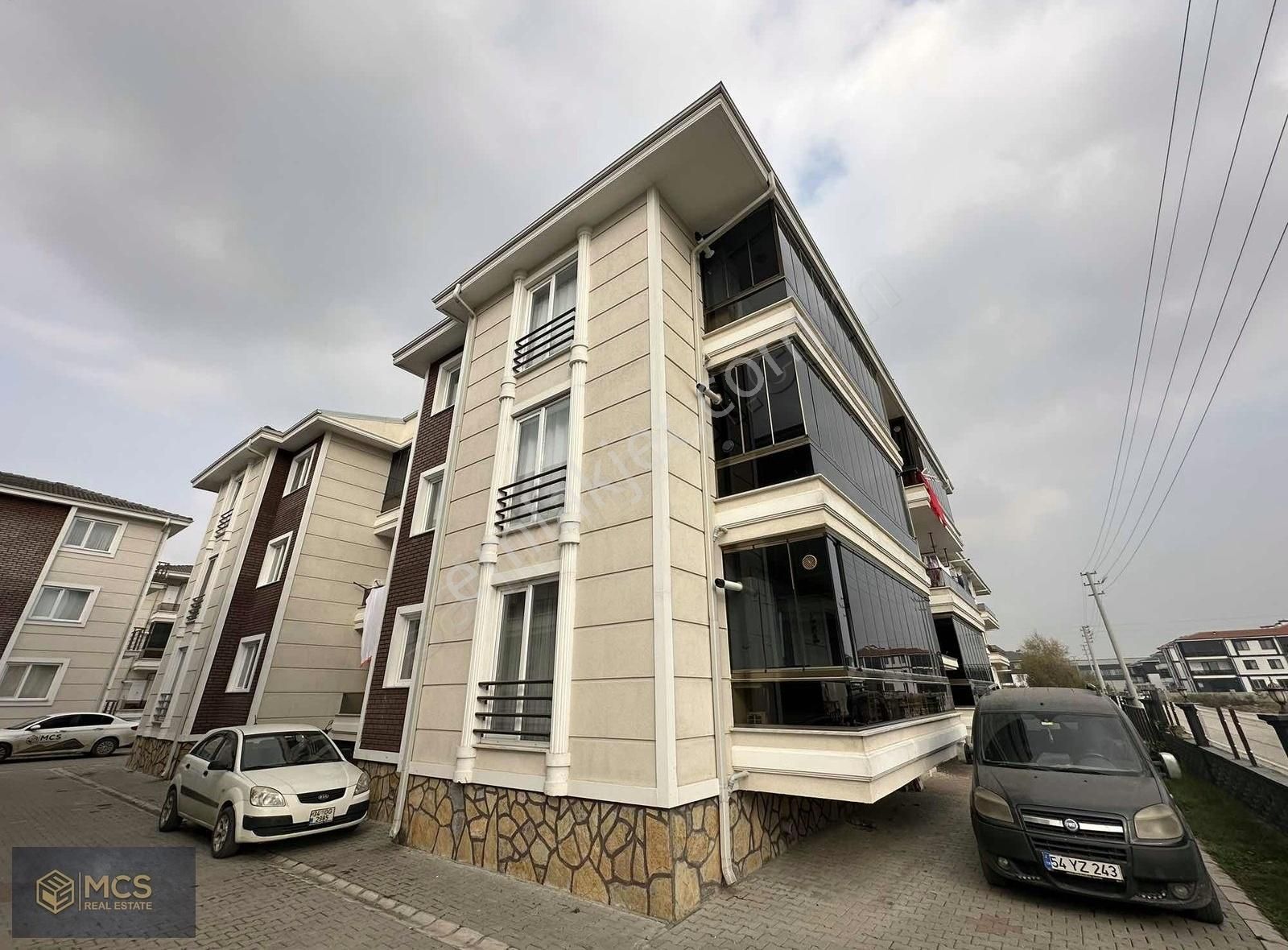 Arifiye Hanlıköy Satılık Daire Arifiye De Site İçi Kombi+cam Balkon+ankastre +gardırop Hediyeli