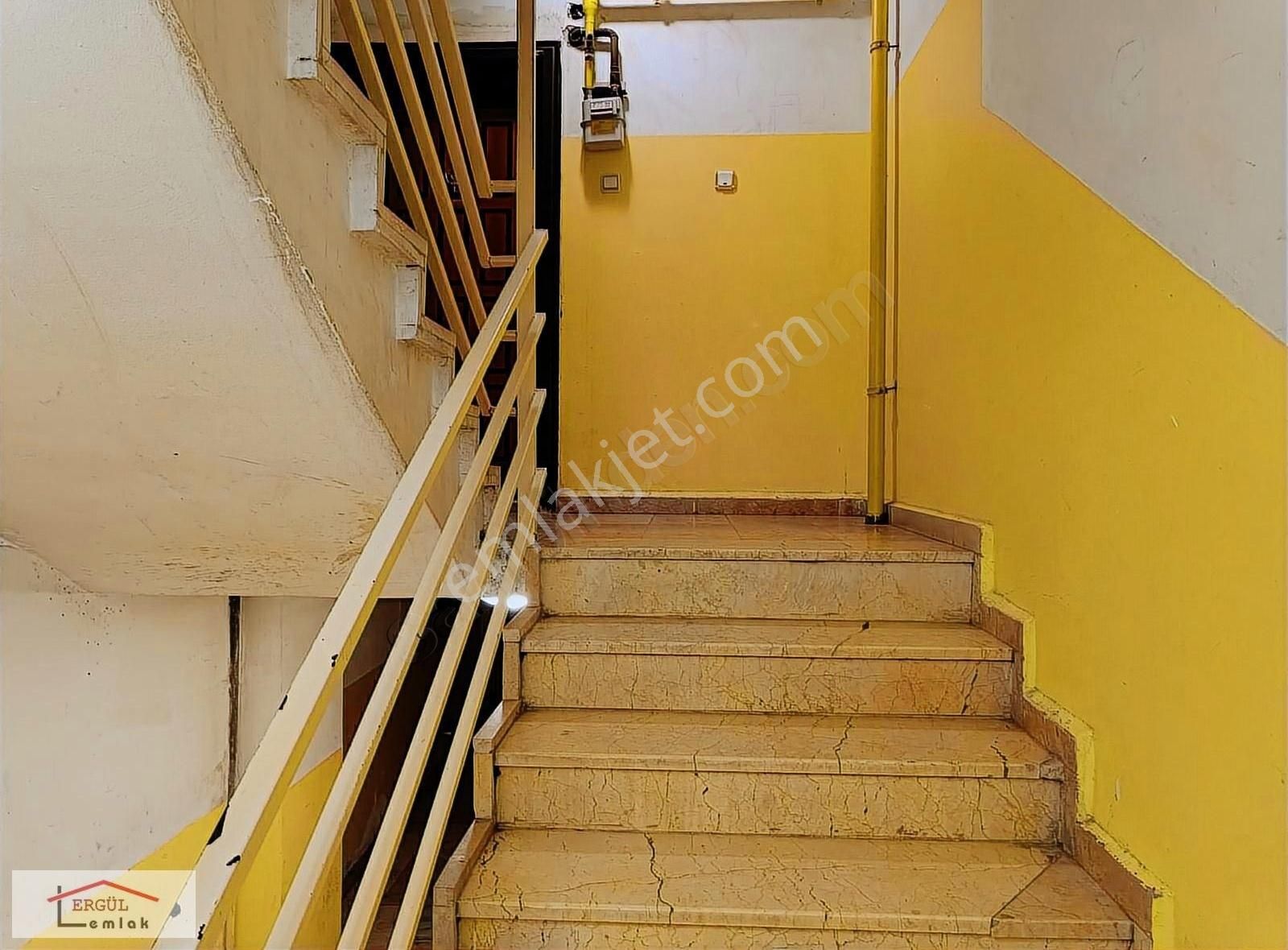 Adapazarı Orta Satılık Daire Adapazarı Merkez İstiklal Mah. Satılık Eşyalı 3+1daire