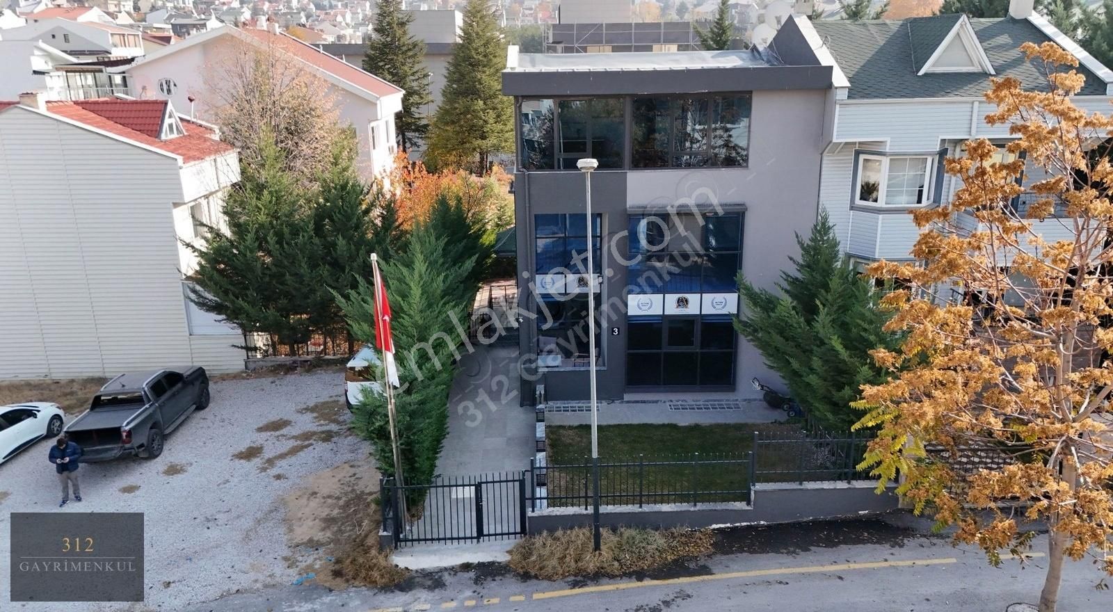 Çankaya Prof. Dr. Ahmet Taner Kışlalı Satılık Bina 312 | Çayyolu İlko Sitesinde Kiracısız Komple Satılık Bina