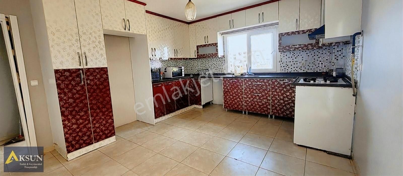 Mersin Tarsus Kiralık Daire Kırklar sırtında 4+1 mükemmel konumda 200 metrekare doğalgazlı