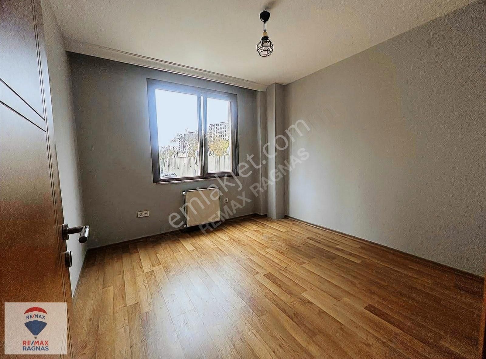 Çekmeköy Taşdelen Kiralık Daire Çekmeköy Taşdelen De Güvenlikli Havuzlu Sitede Kiralık 2+1 Daire