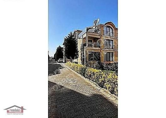 Çorlu Hürriyet Satılık Villa Remlaks'tan Safran Park Evleri'nde Satılık 5+2 350m² Villa