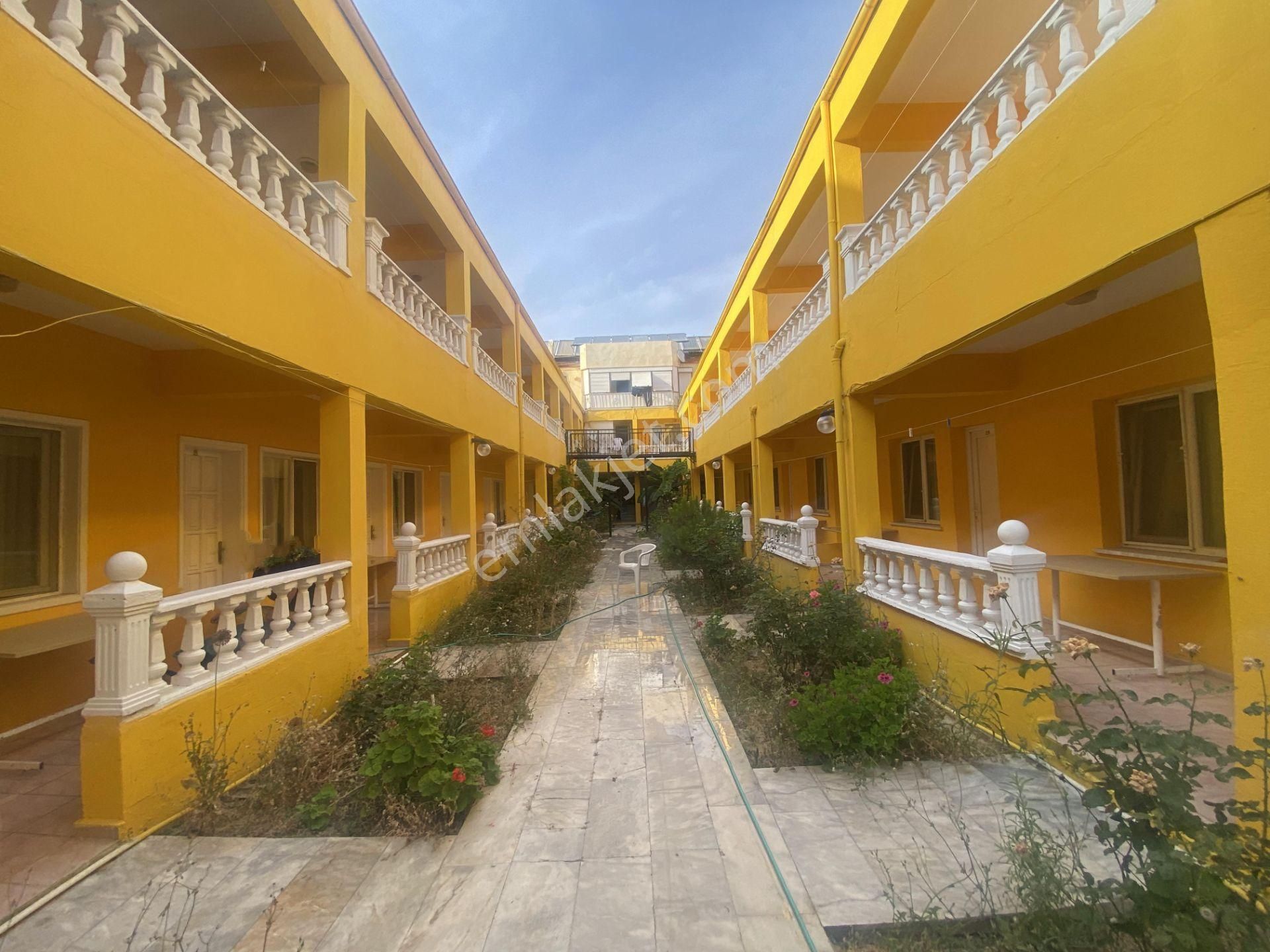 Balıkesir ayvalık sarımsaklı da satılık muhteşem otel.