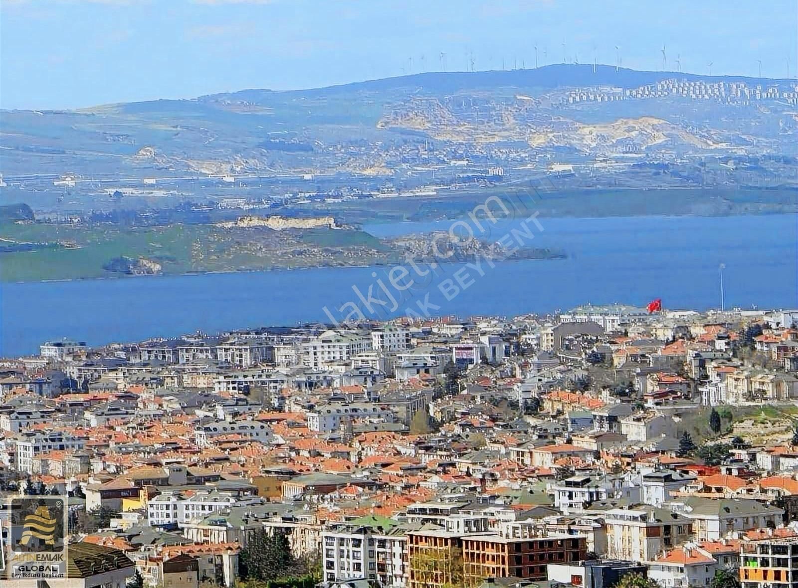 Büyükçekmece Pınartepe Satılık Daire Büyükçekmece Avrupa Caddesi'ne Paralel 4+2 Satılık Bahçe Dublex