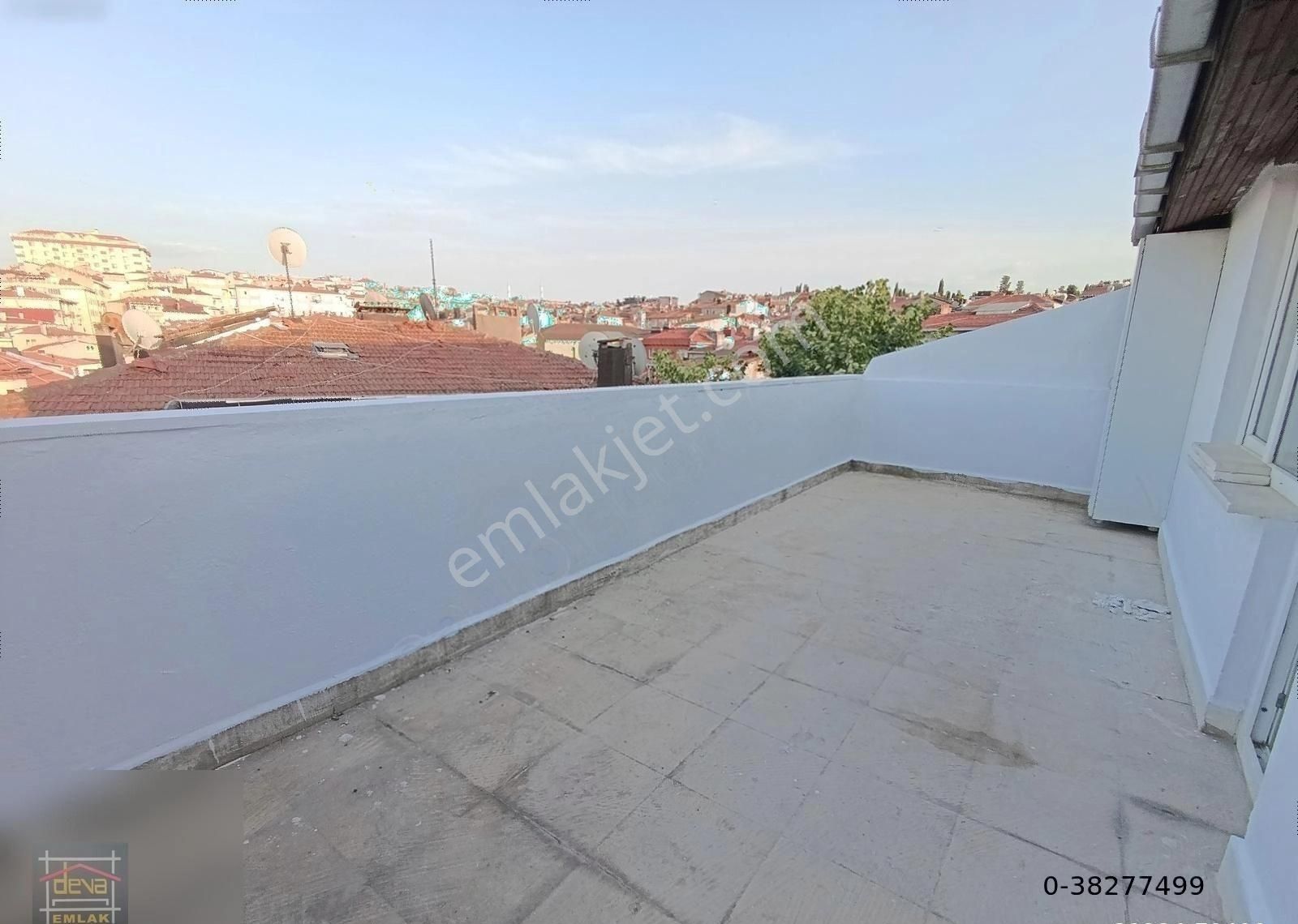 Üsküdar Ahmediye Kiralık Daire Devadan Merkeze Yakın Teraslı Ferah Güneş Alan 1+1 Daire