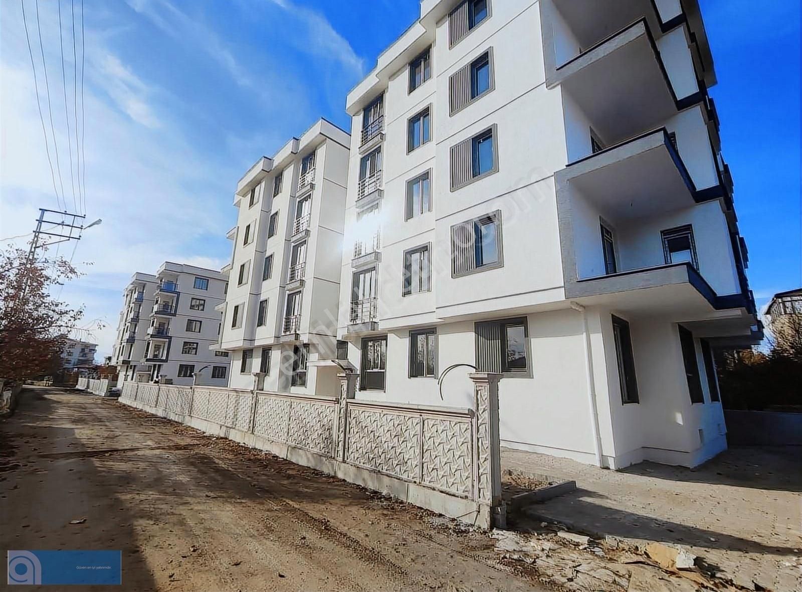 İpekyolu Selimbey Satılık Daire Yeni Emniyet Altında Ultralüx 110 M2 2+1 Site Alanlı Daire