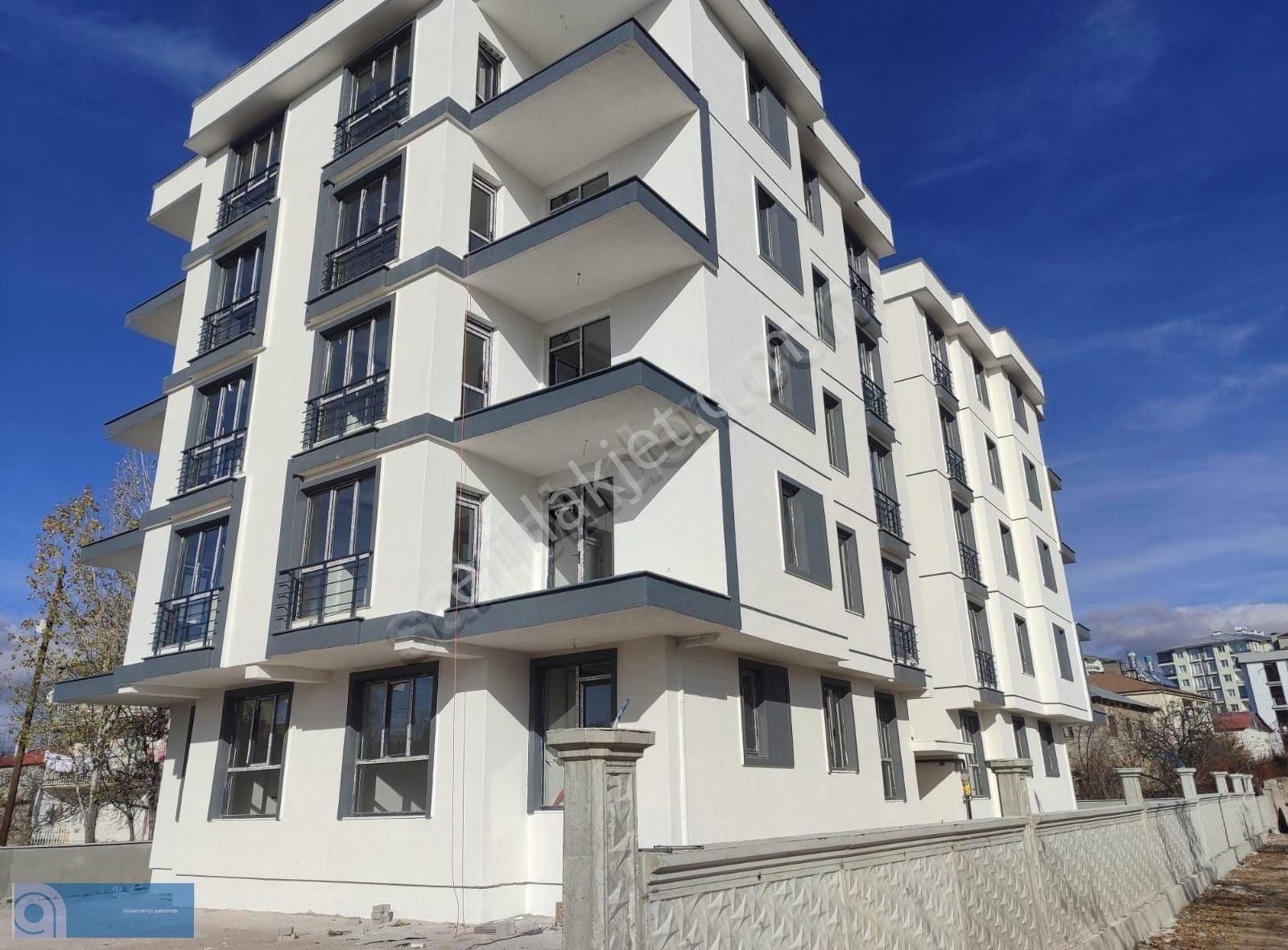 İpekyolu Selimbey Satılık Daire İpekyolunda Ultralüx 155 M2 3+1 Site Alanlı Daire