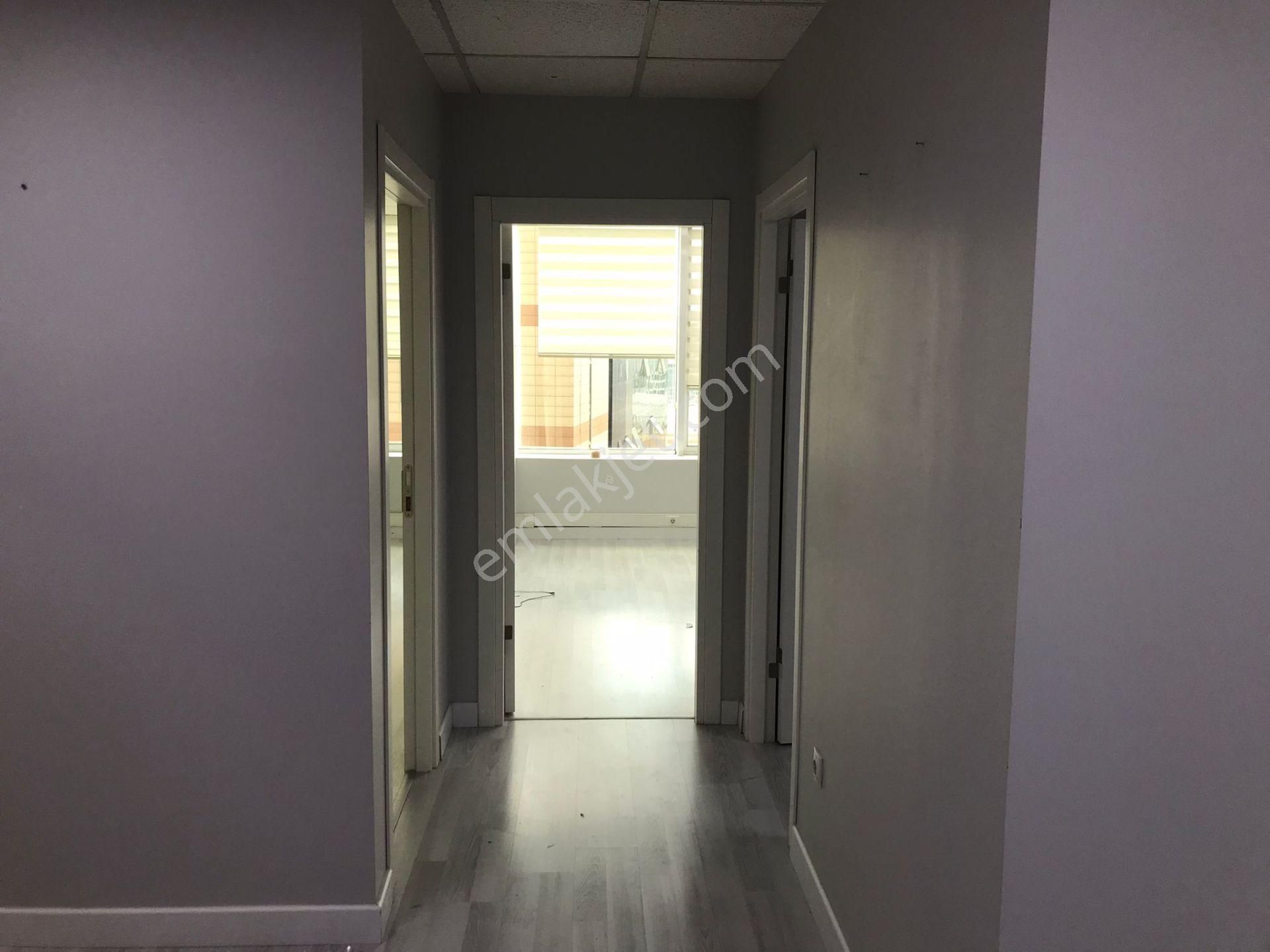 Yenibosna Vizyonpark Ofis Plazalarında Kiralık 85m2 Bölmeli Ofis