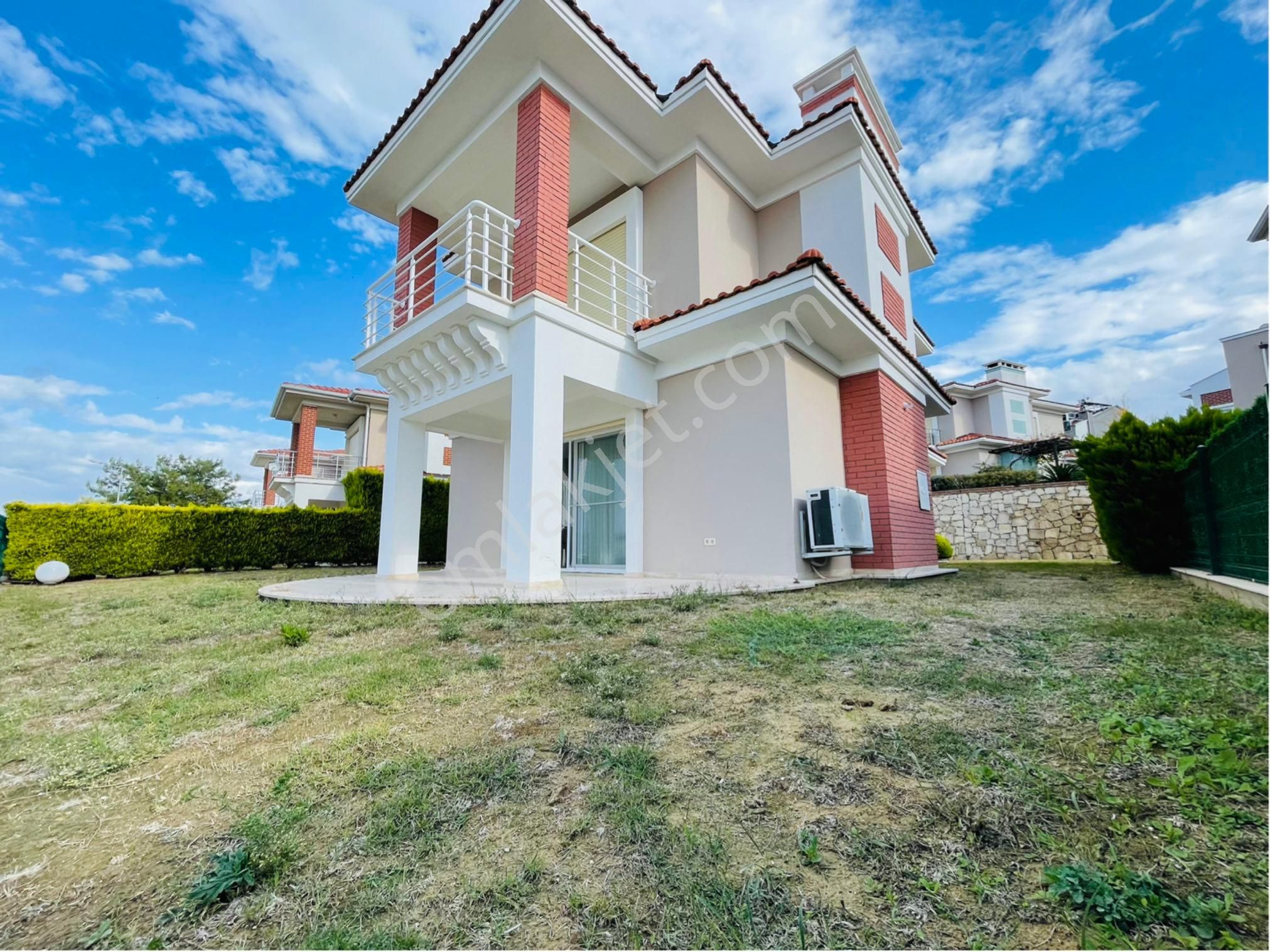 Kuşadası Soğucak Satılık Villa Full Deniz Manzaralı Tek Müstakil 3+1 Villa