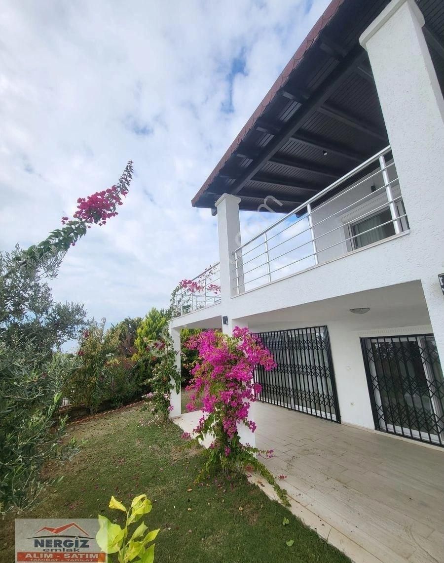 Günbatımı Sitesinde Özel Köşe Otoparklı Satılık Villa - Görsel 2