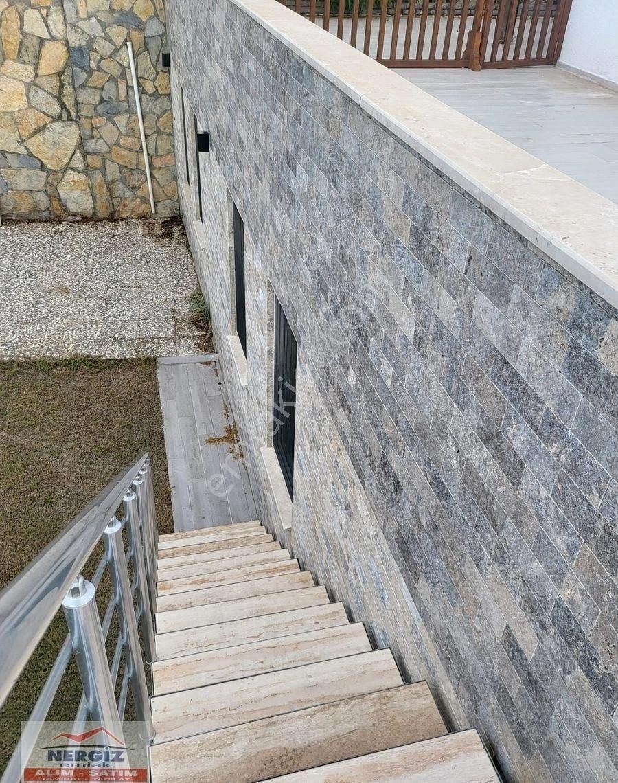 Günbatımı Sitesinde Özel Köşe Otoparklı Satılık Villa - Görsel 14