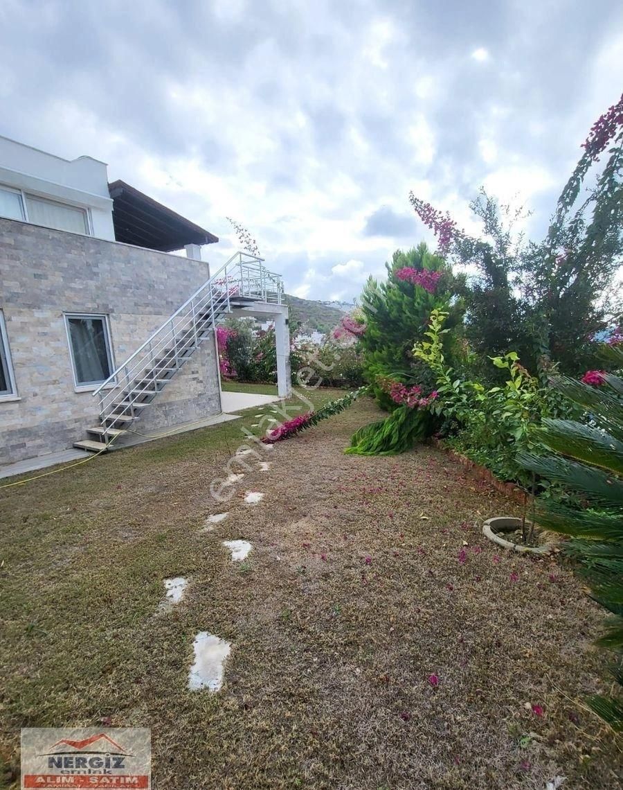 Günbatımı Sitesinde Özel Köşe Otoparklı Satılık Villa - Görsel 11