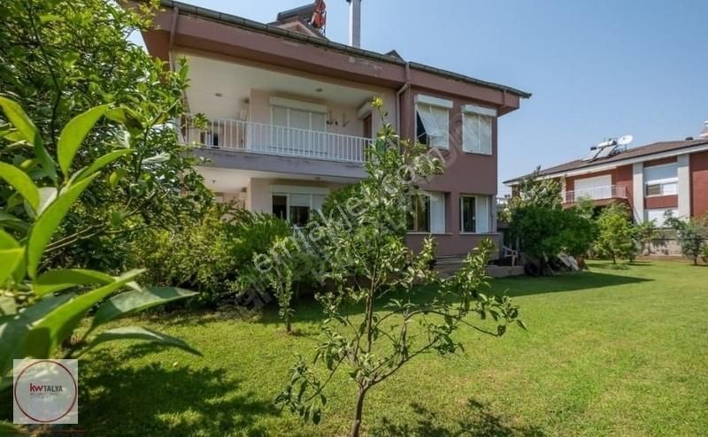 Döşemealtı Yeşilbayır Satılık Villa Muhteşem Lokasyonda Köşe Parsel İçerisinde 7+2 Satılık Villa