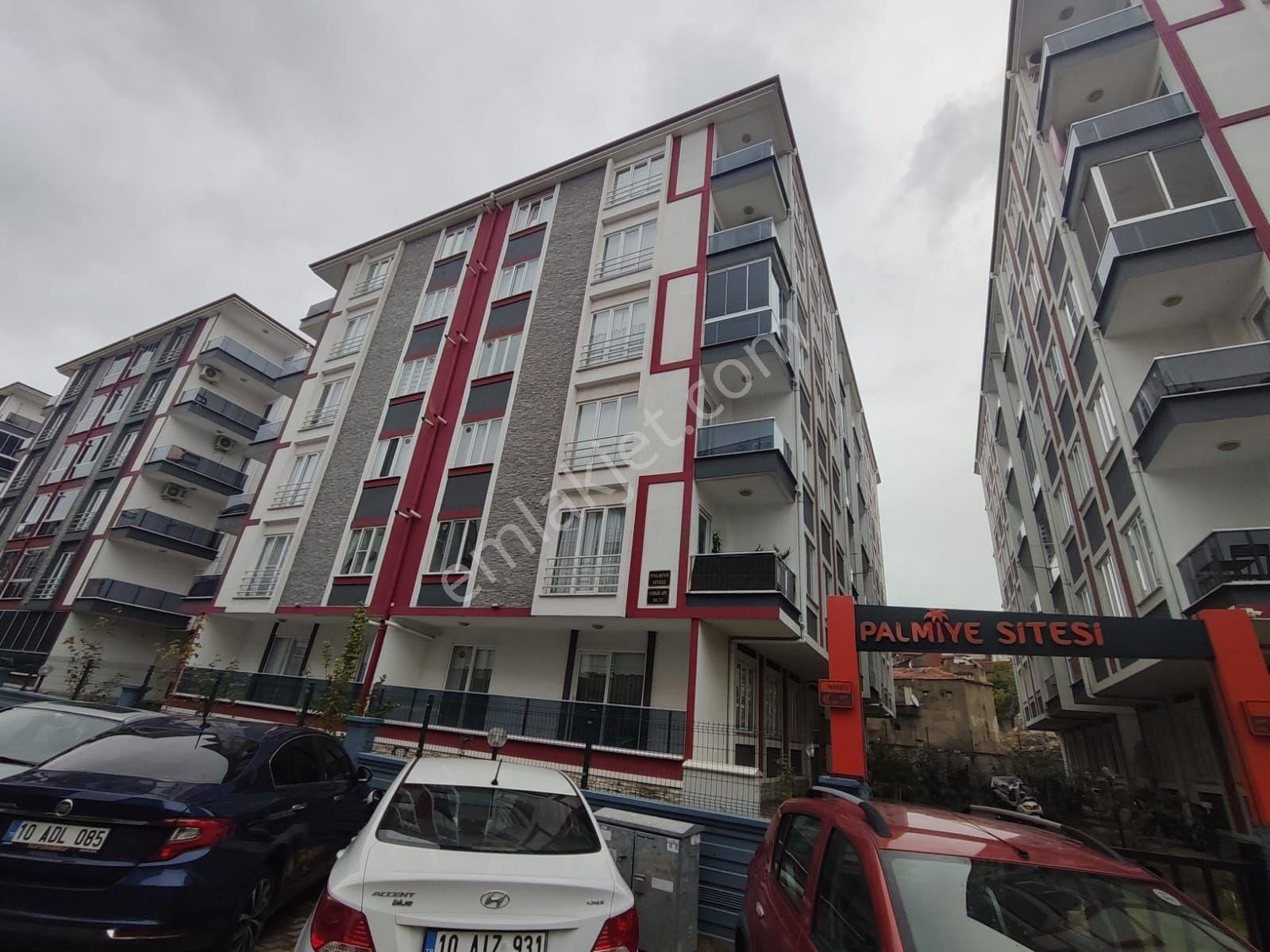 Edremit Gazicelal Satılık Daire Edremit Gazicelal Mahallesi Akin Sitesi Geniş Kullanışlı Daire