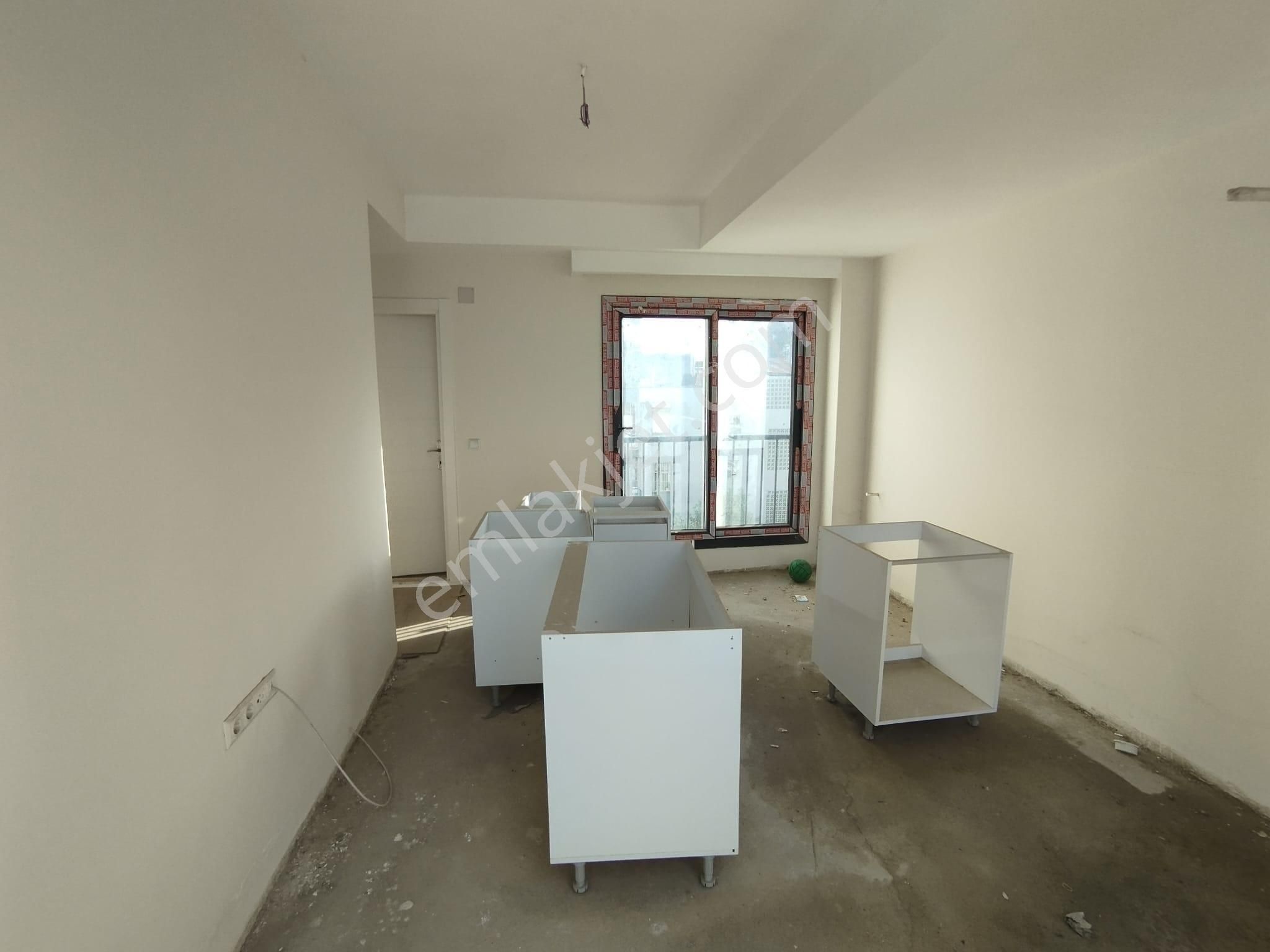 Seyhan Yenibaraj Satılık Daire Barajyolunda Kullanılmamış Sitede 2+1 Güney Batı Kuzey Cepheli Teraslı Daire