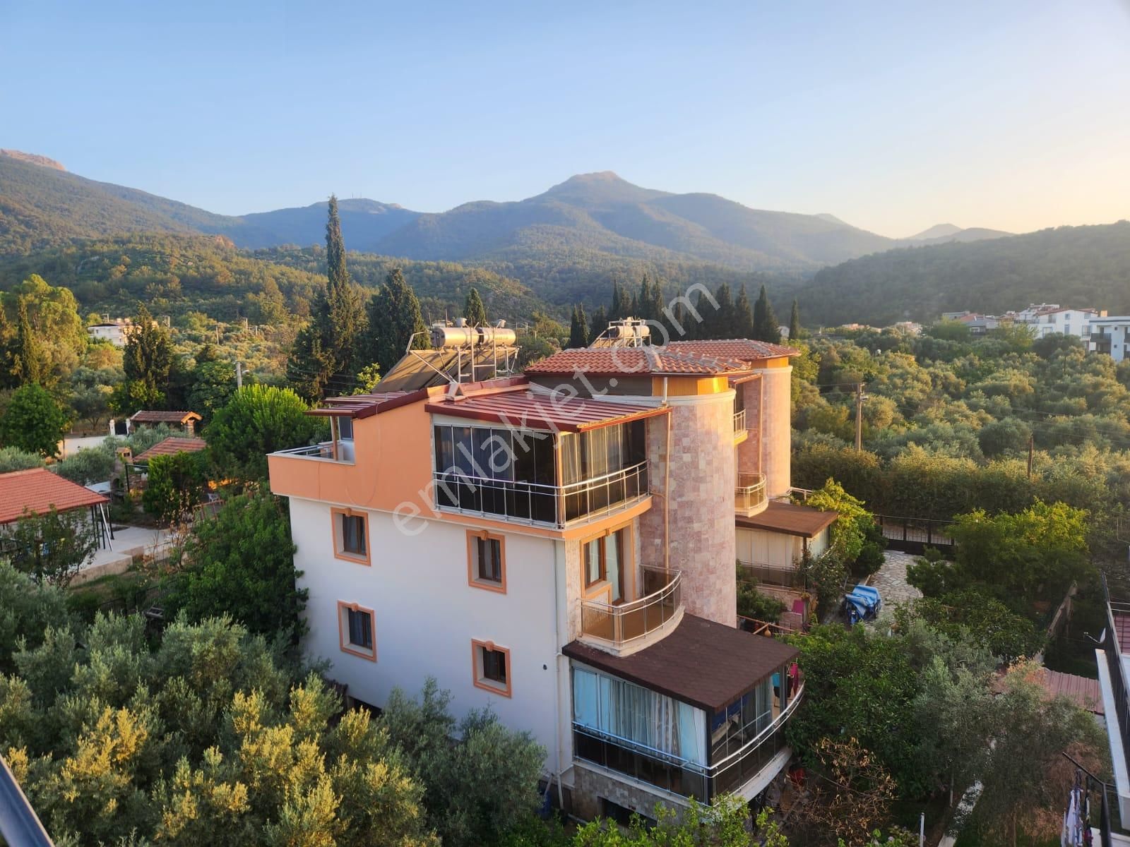 Kuşadası Güzelçamlı Satılık Bina Kuşadası Güzelçamlı Mahallesinde Doğa Ve Deniz Manzaralı Satılık 7+3 Villa