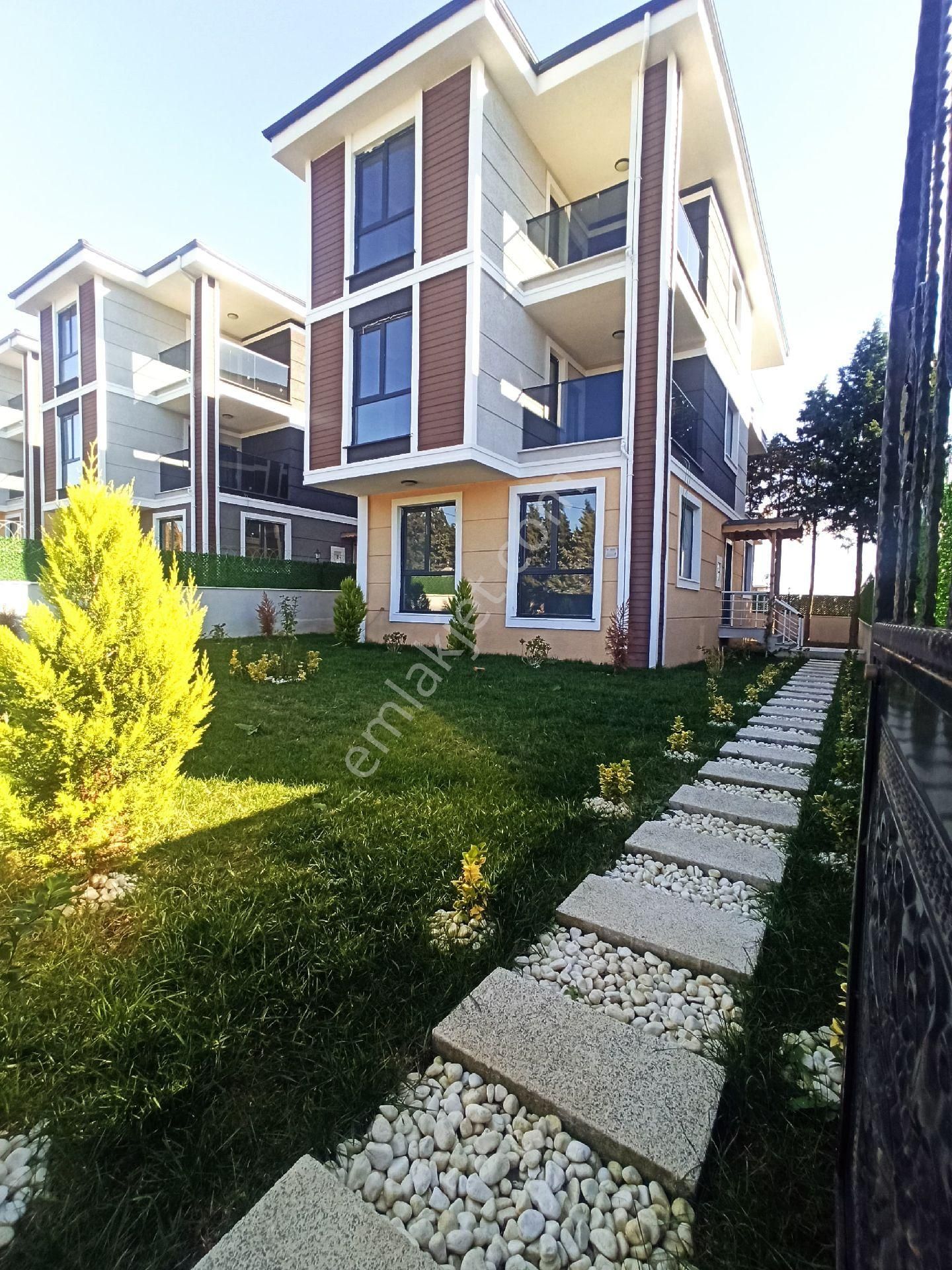 Marmaraereğlisi Dereağzı Satılık Villa • Özen Grup'tan • Satılık / Deniz Ve Şehir Manzaralı / 6+1 / Lüxs / Geniş Bahçeli Villa