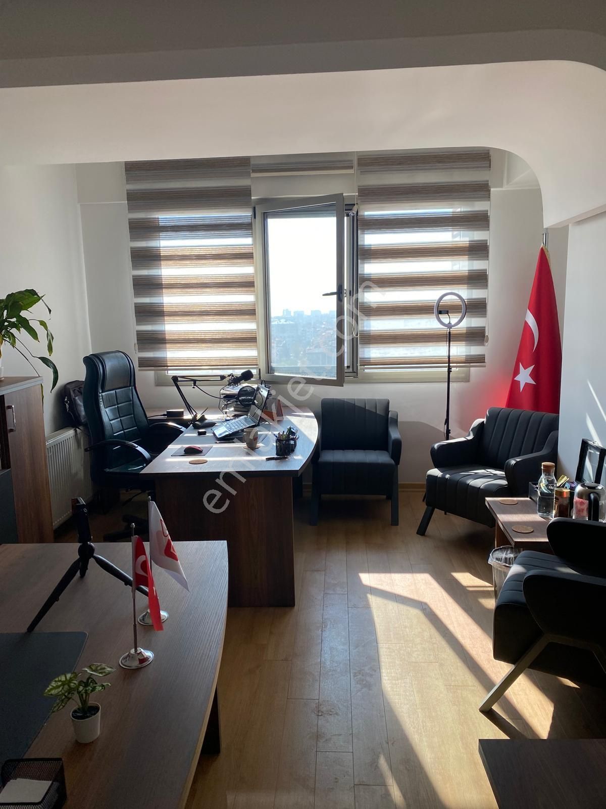 Karşıyaka Bahçelievler Kiralık Dükkan & Mağaza Karşıyaka Tower'da 1+1 Kiralık Ofiş / İş Yeri