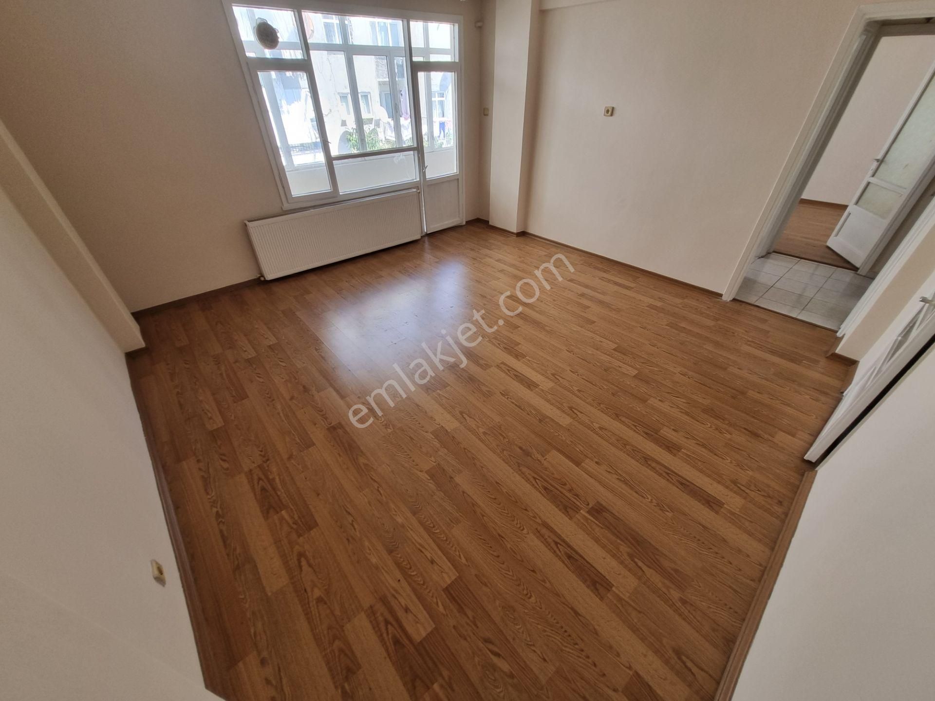 Üsküdar Mimar Sinan Satılık Daire Deluxe 26 ' Dan Cadde Üzeri Ara Kat Boş Fırsat 2+1 80 M2 Daire