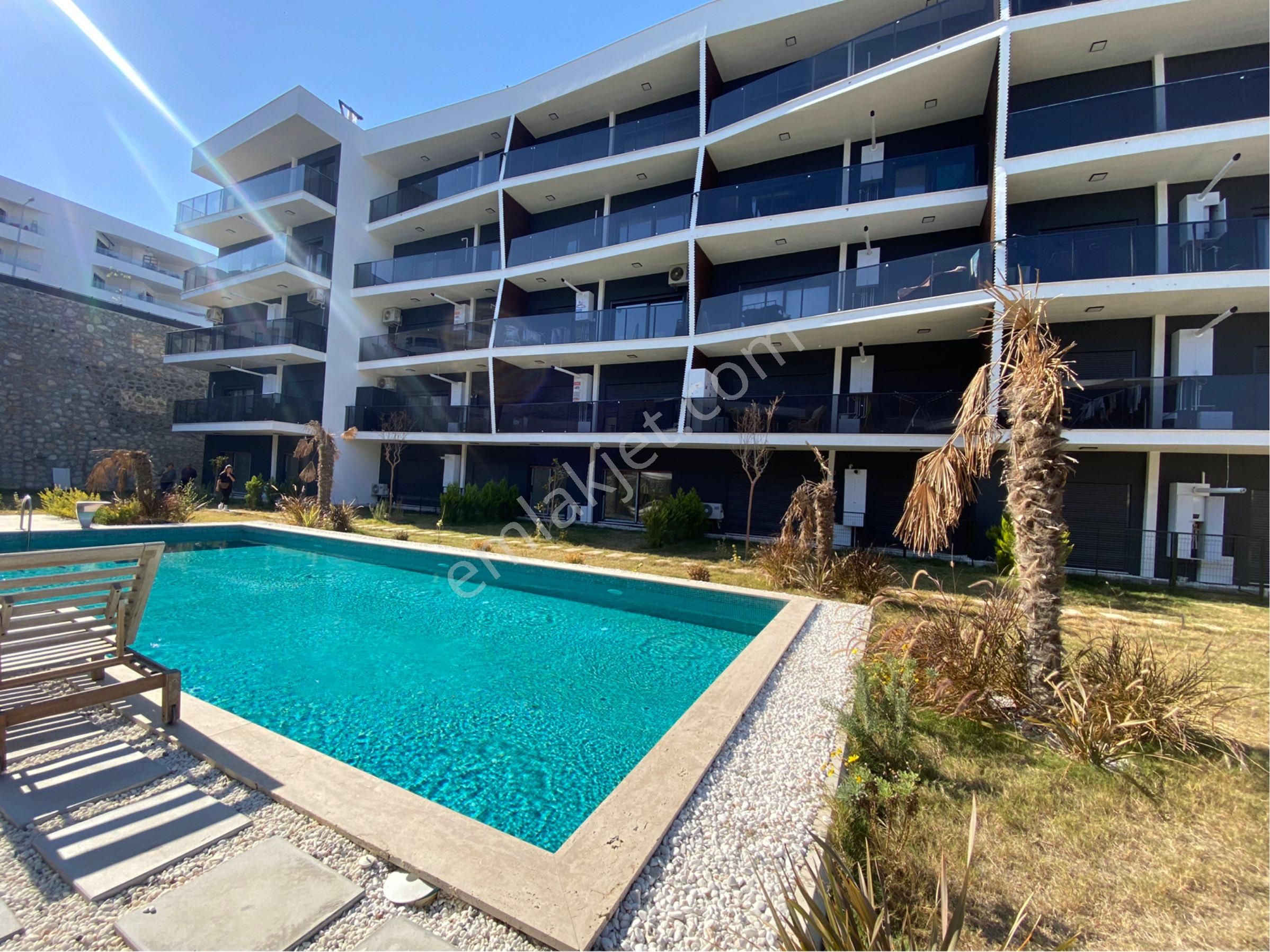 Kuşadasında Havuzlu Site İçerisinde Geniş Kullanımlı 1+1 Sıfır Daire Acil Satılık - Görsel 2