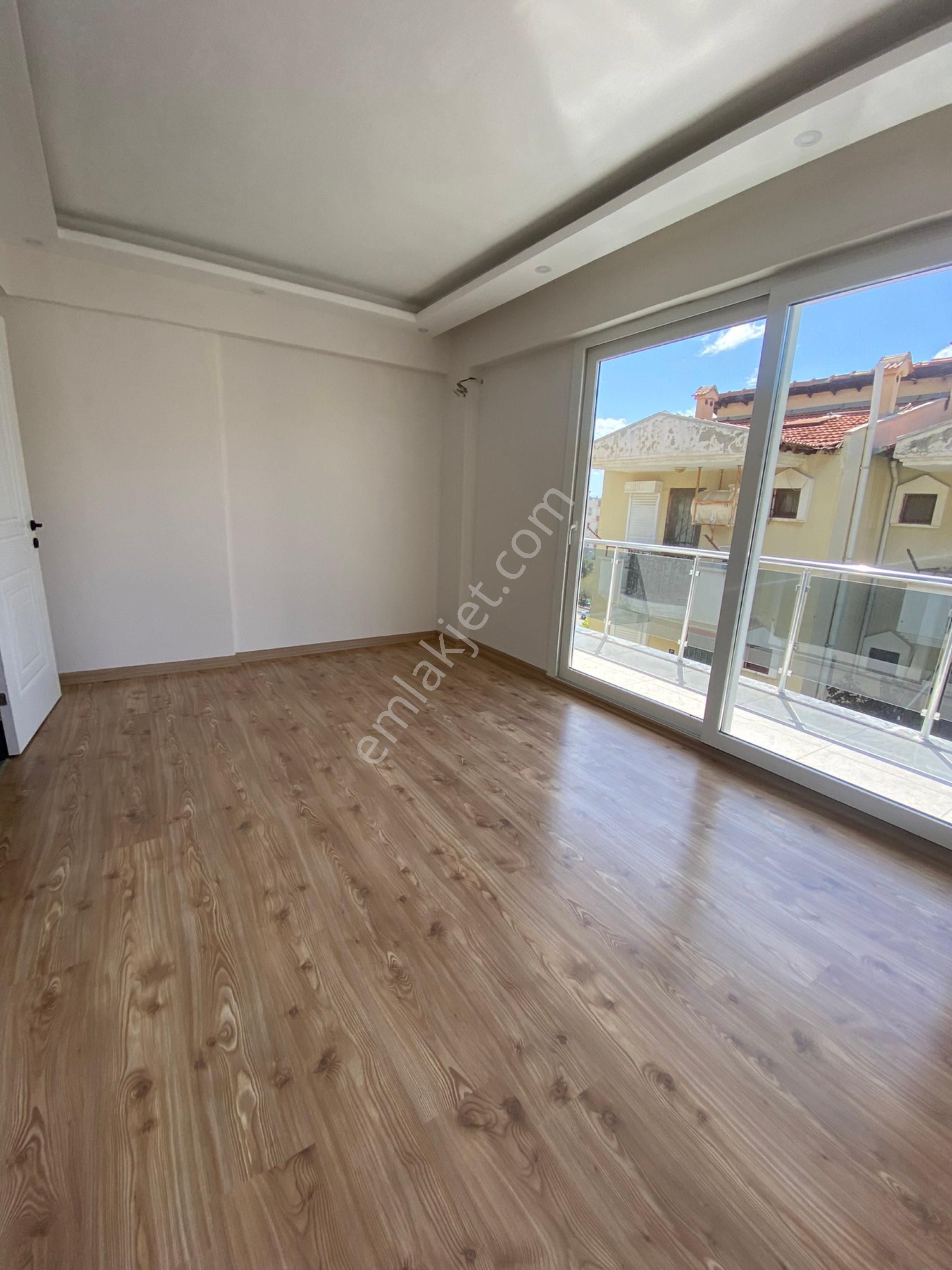 Kuşadası Marinada Geniş Bahçeli Özel Otoparklı Kaçırılmıyacak Villa - Görsel 11