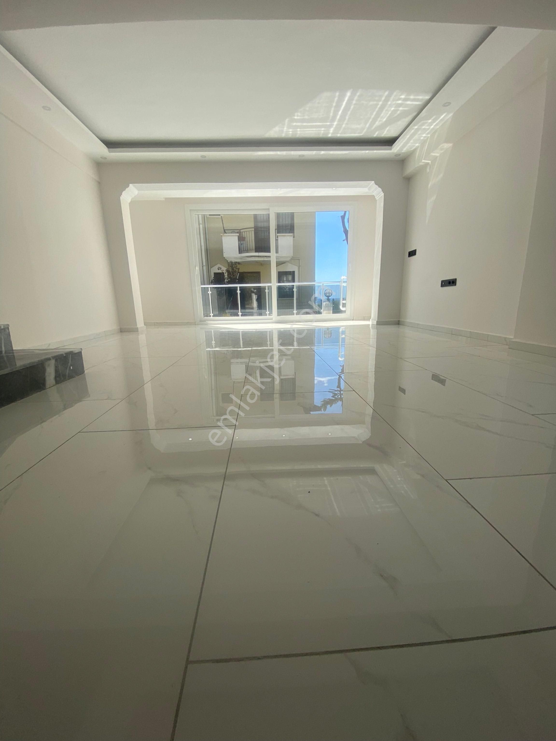 Kuşadası Marinada Geniş Bahçeli Özel Otoparklı Kaçırılmıyacak Villa - Görsel 4