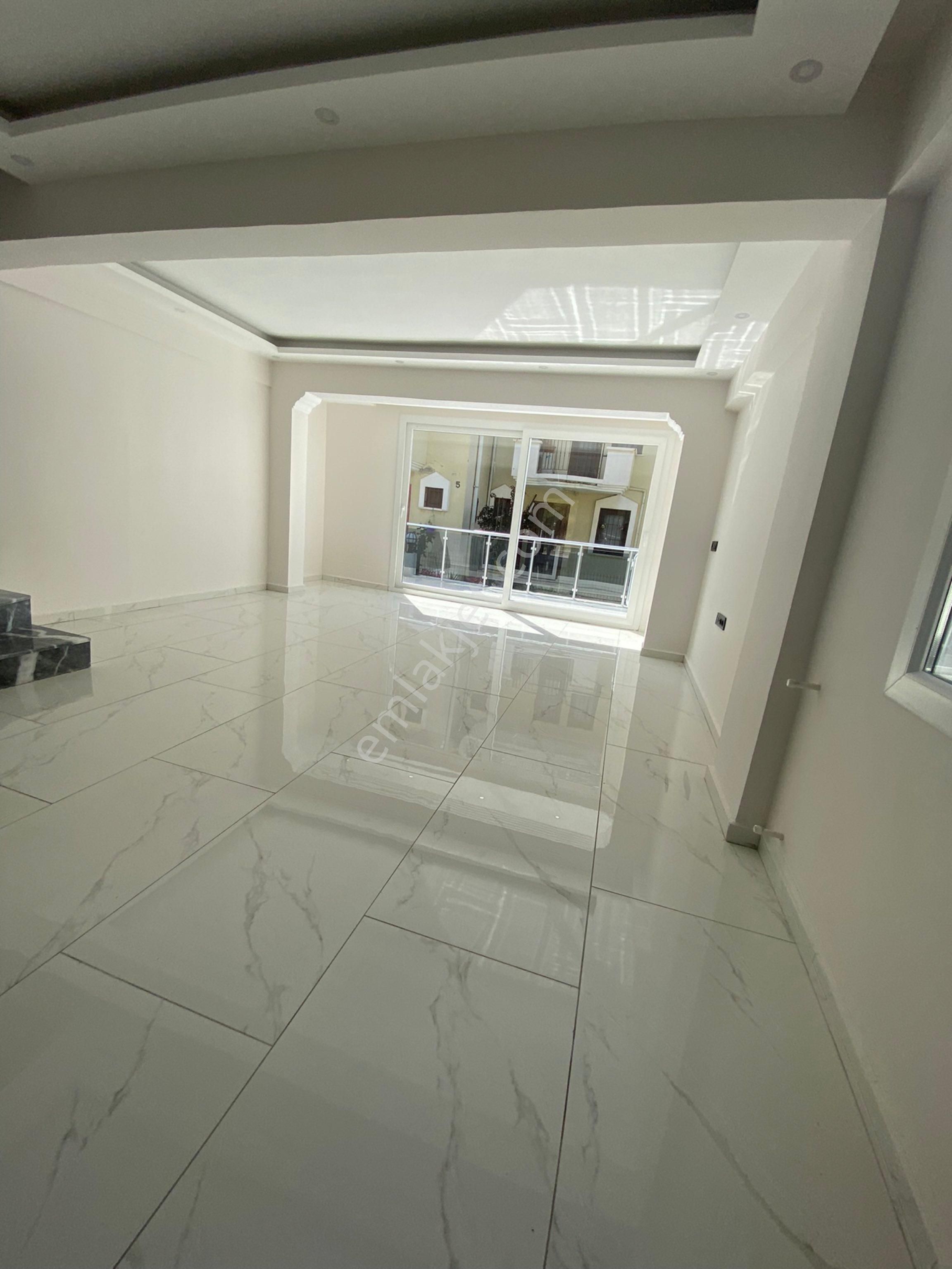 Kuşadası Marinada Geniş Bahçeli Özel Otoparklı Kaçırılmıyacak Villa - Görsel 15