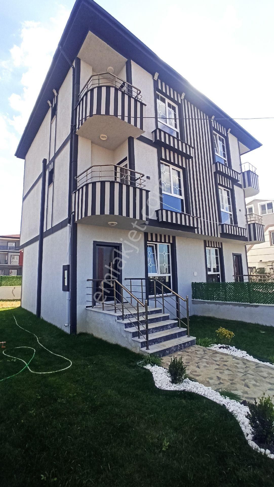 Marmaraereğlisi Dereağzı Satılık Villa • Özen Grup'tan • Satılık Villa / 3 Katlı İkiz Yapı / Peyzajlı / Kaliteli İşçilik/ Uygun Fiyat