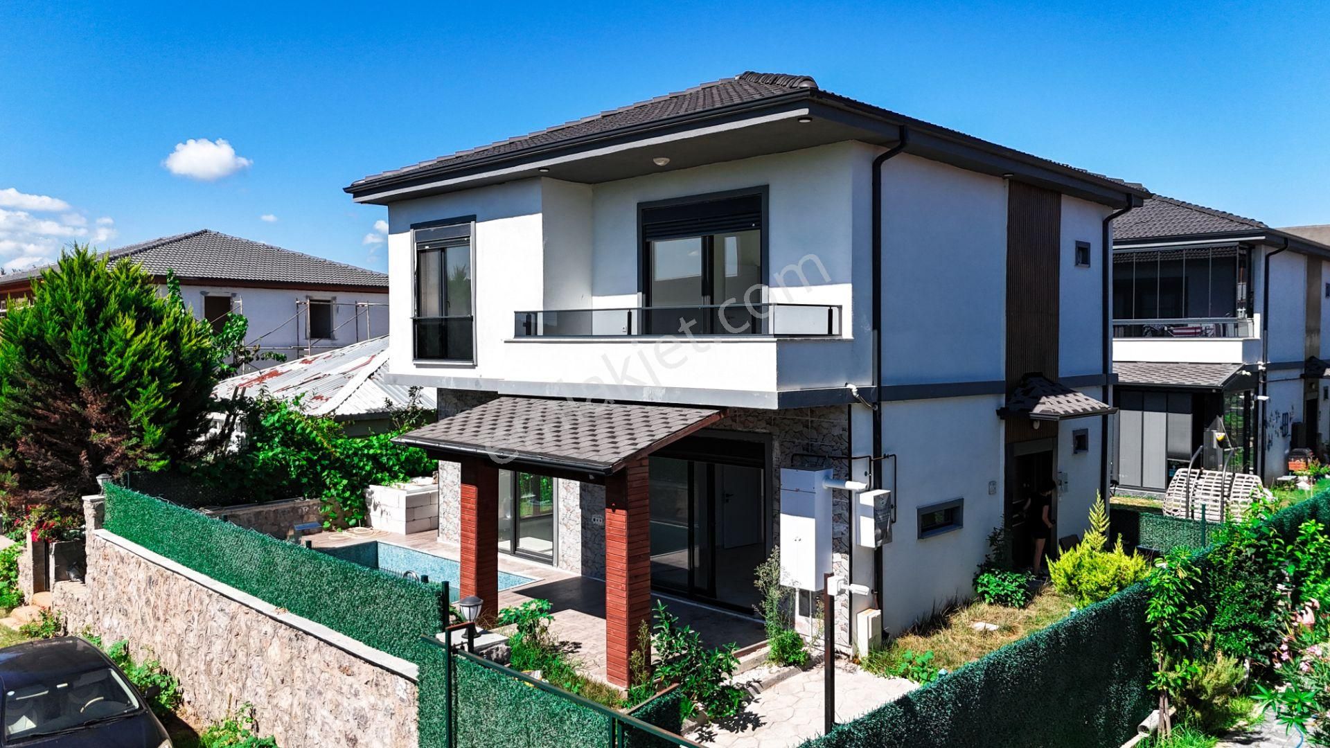 Karasu Yalı Satılık Villa Karasuda Tam Müstakil Havuzlu 3+1 Ultralüks Villa