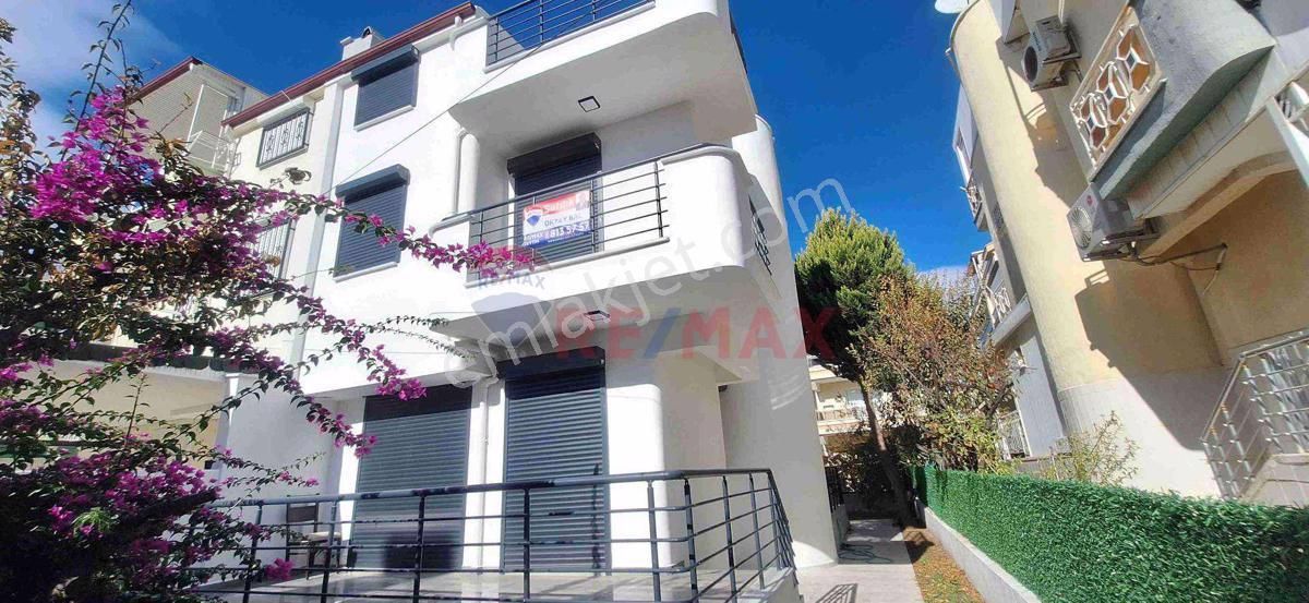 Didim Efeler Satılık Villa Didim Efeler Mahallesinde 5+1 Tripleks Villa