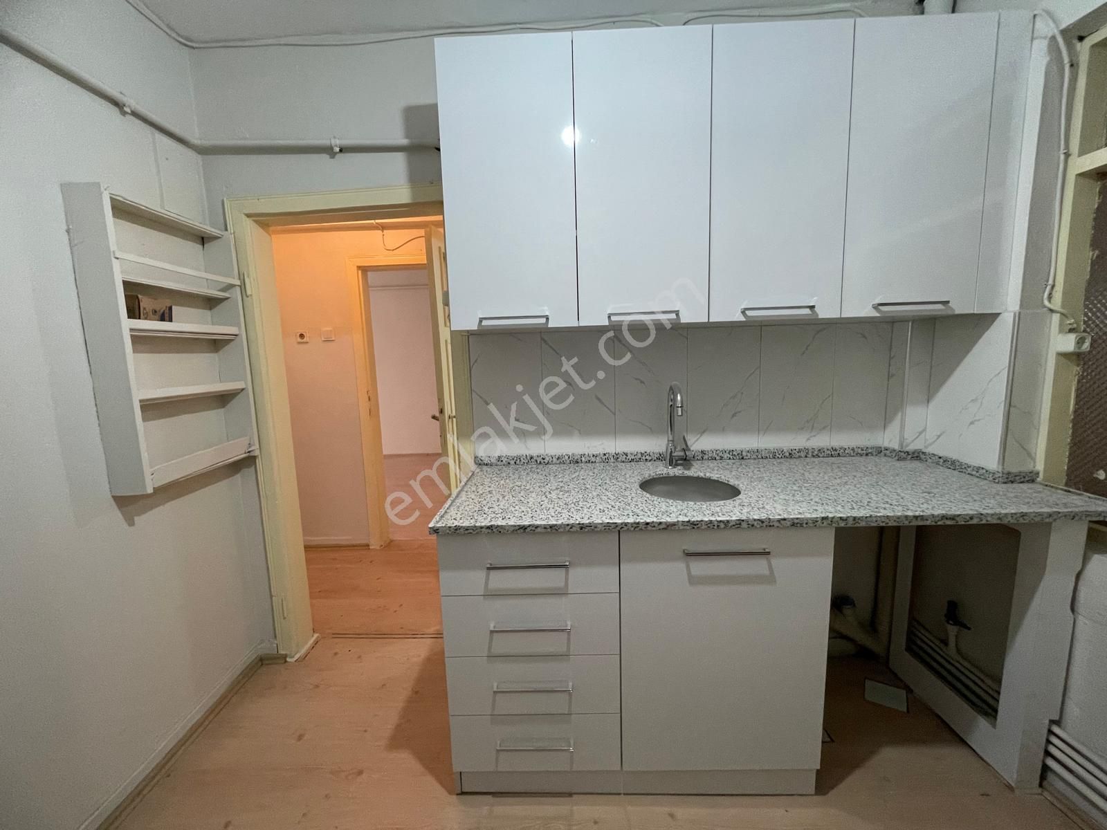 Sivas Merkez Demircilerardı Kiralık Daire Remax Central'dan Çarşı'da 2+1 Full Yenilenmiş Daire