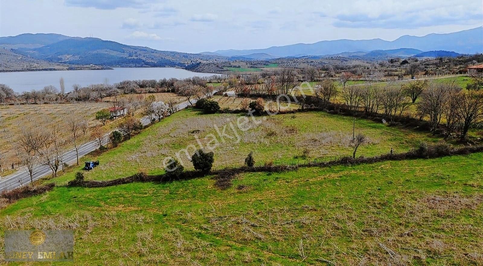 Bayramiç Üzümlü Köyü Satılık Bağ & Bahçe Bayramiç Üzümlüde 2115m2 Resmi Yola Cephe Bağ Vasfında