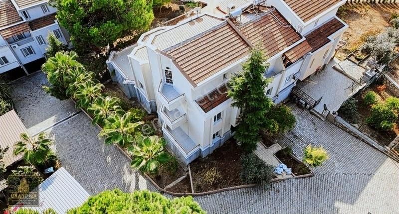 Mezitli Çankaya Satılık Villa Kuyuluk Çankaya Mah.6+1 Satılık Villa Geniş Sosyal Alanlı