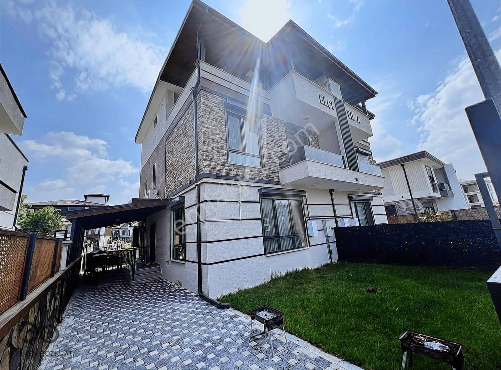 Serdivan Yazlık Satılık Villa Egemen Bozkurttan Yazlıkta Villar Bölgesinde Satılık Lüx Villa