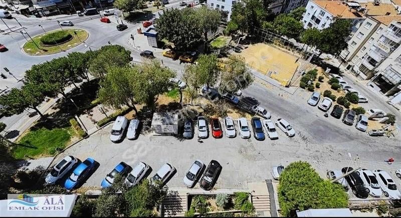 Konak Göztepe Satılık Daire Göztepede Cadde Üzerinde Arakat Asansörlü Otoparklı Satılık