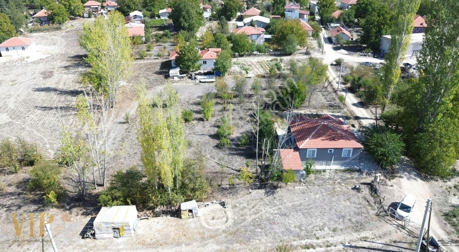 Elmalı Akçaeniş Satılık Tarla Vıp Gayrimenkul' Den Akçeniş Mah. Köy İçinde 350 M2 Arazi