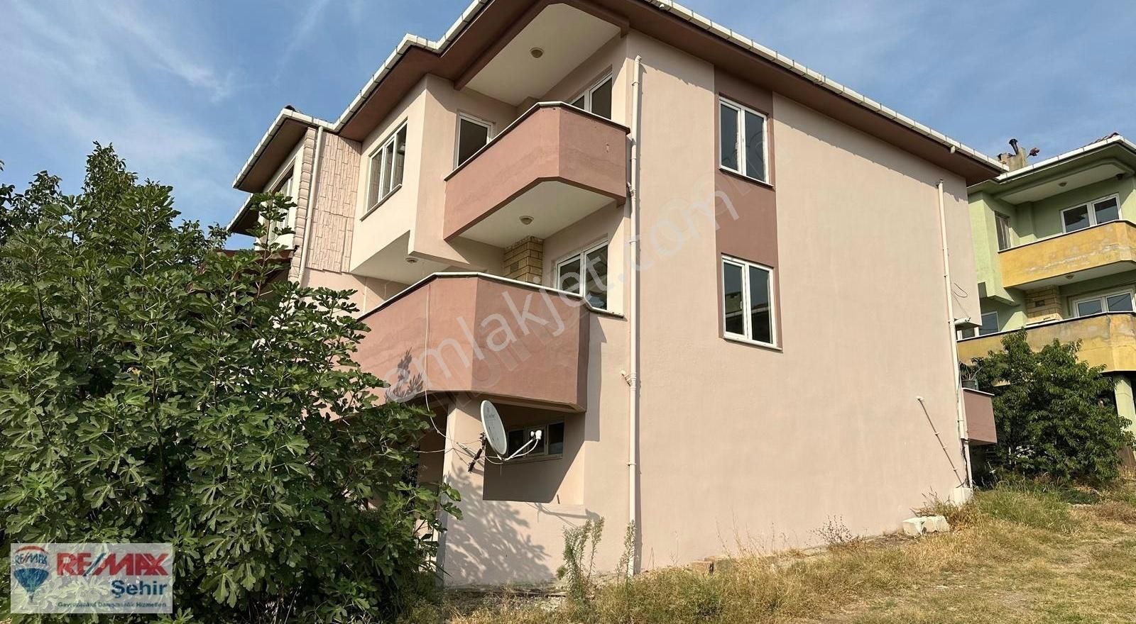 Termal Akköy Köyü Satılık Villa Yalova - Akköy Villa Site İçinde Müstakil Bahçeli 4+1, Net 130m2