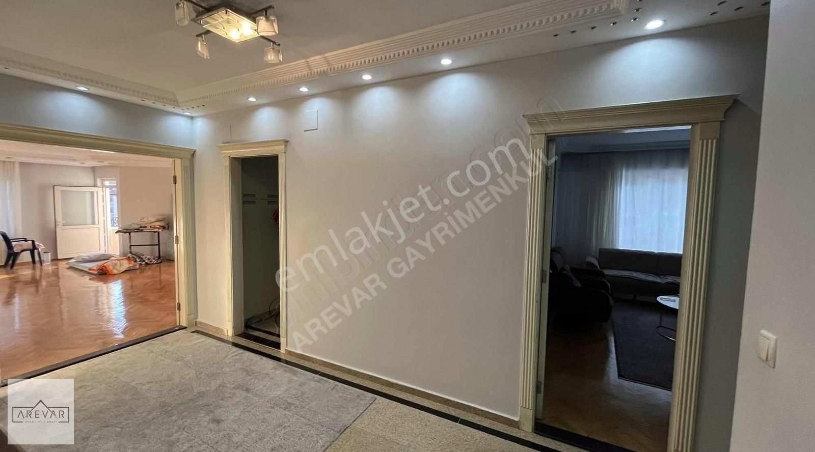 Şehitkamil Güvenevler Kiralık Daire 4+1 5. Kat 290 M2 Duisburg Bulvarında Çok Geniş Bakımlı Daire